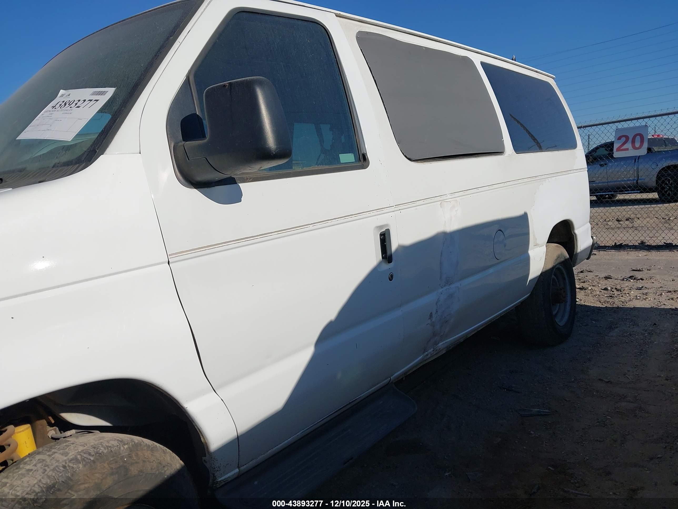 FORD E-350 image 6