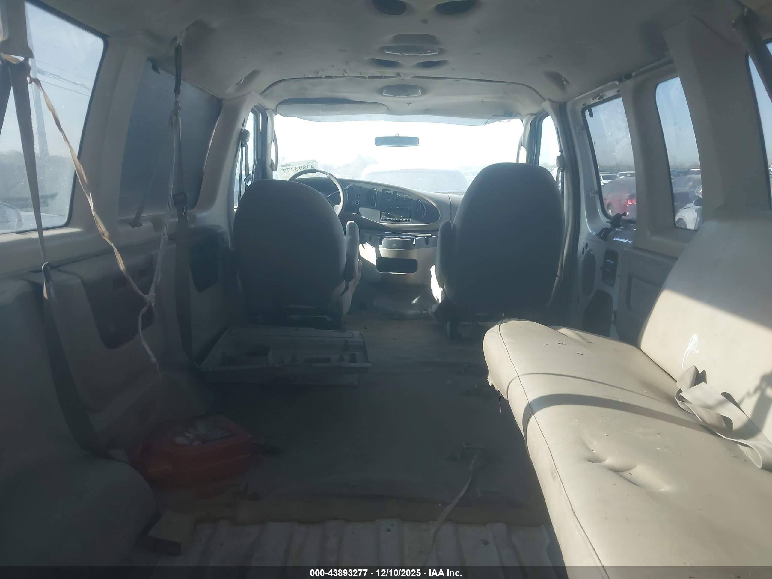 FORD E-350 image 8