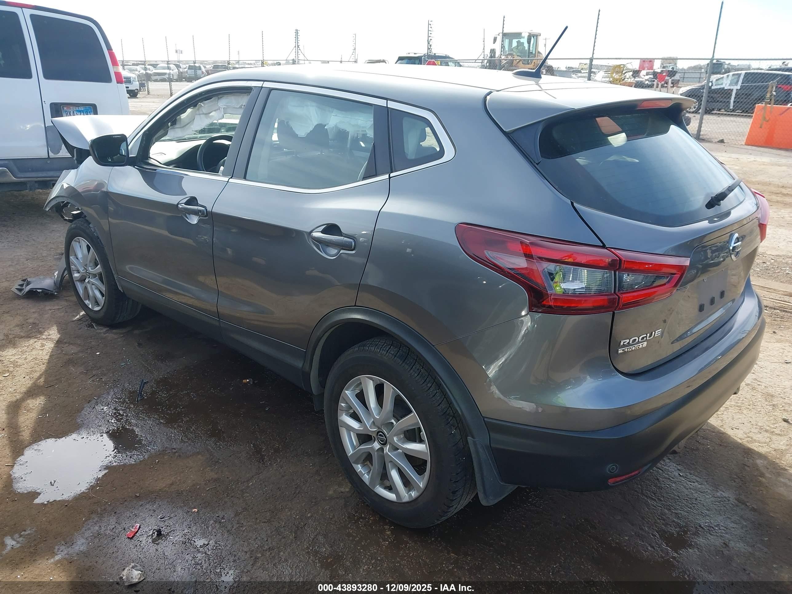 NISSAN ROGUE image 3