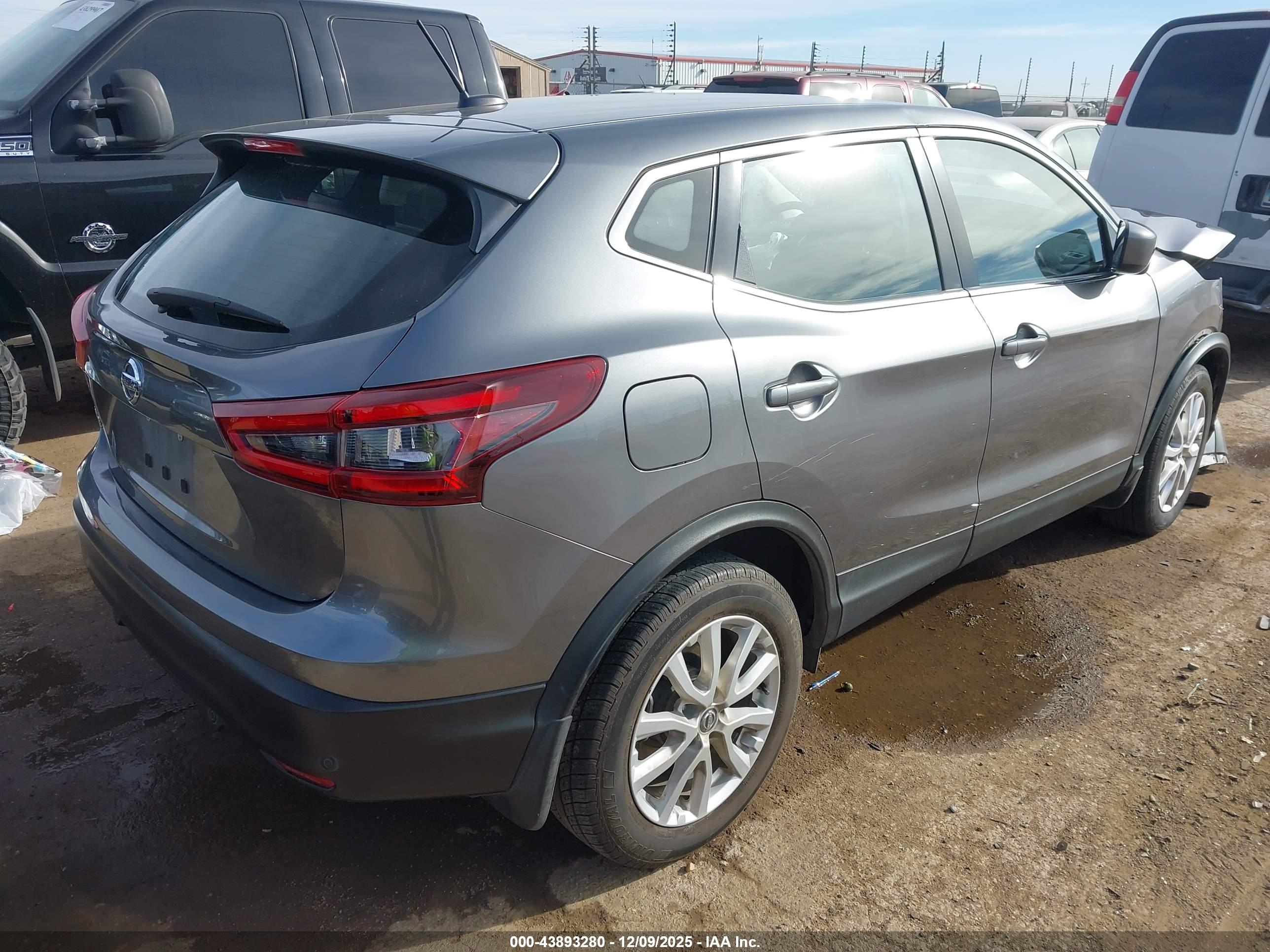 NISSAN ROGUE image 4