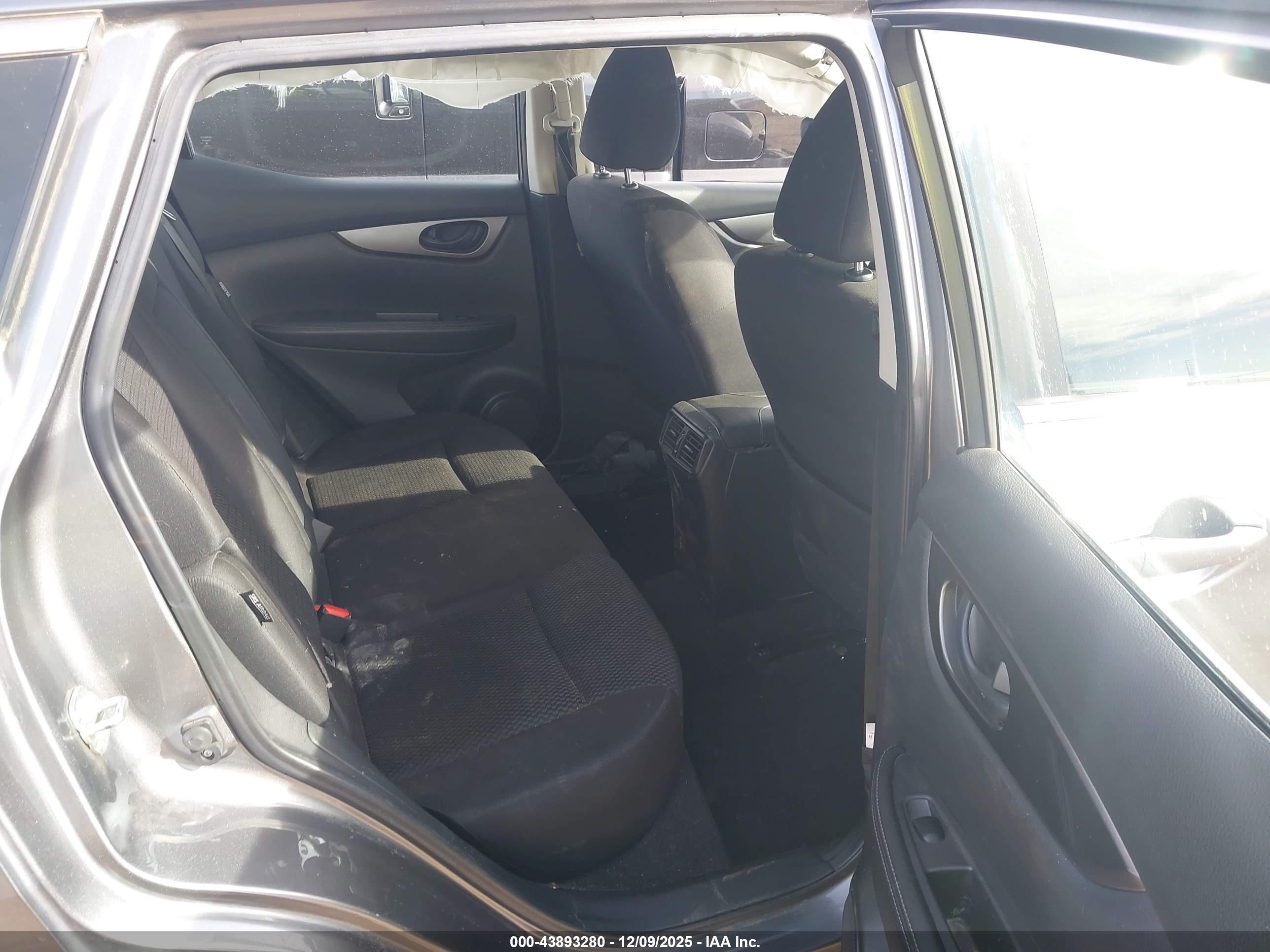 NISSAN ROGUE image 8