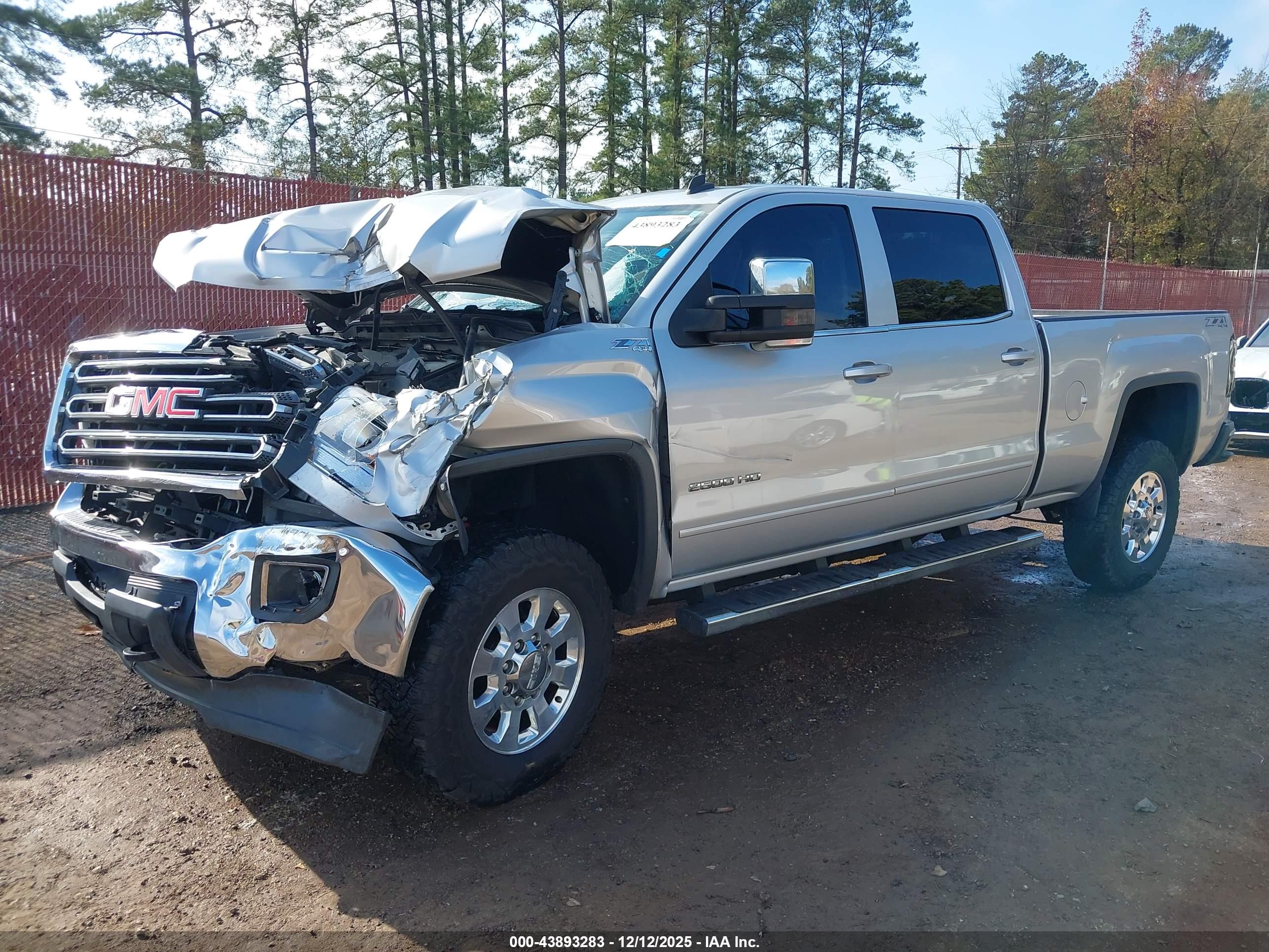 GMC SIERRA image 2
