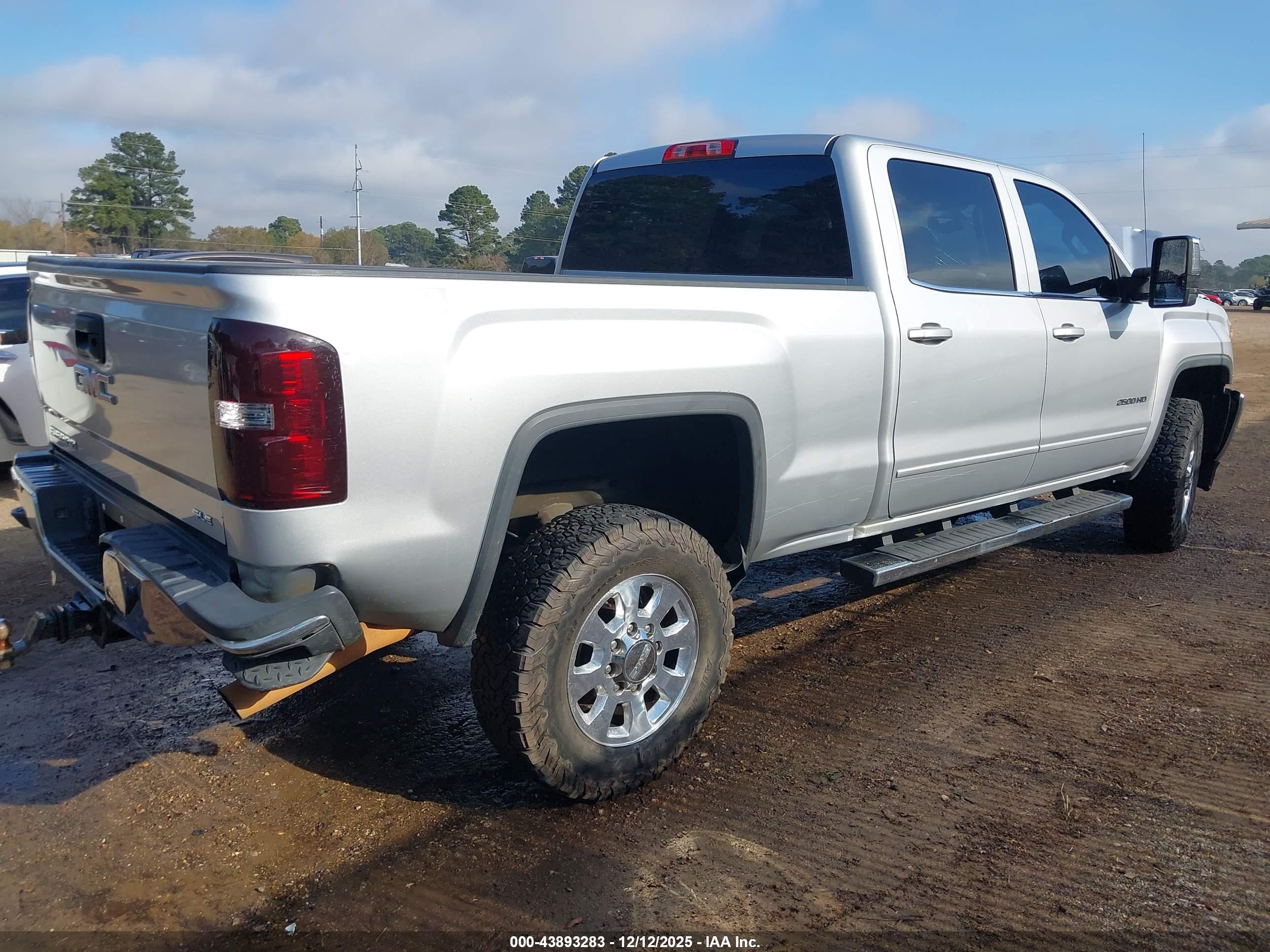 GMC SIERRA image 4