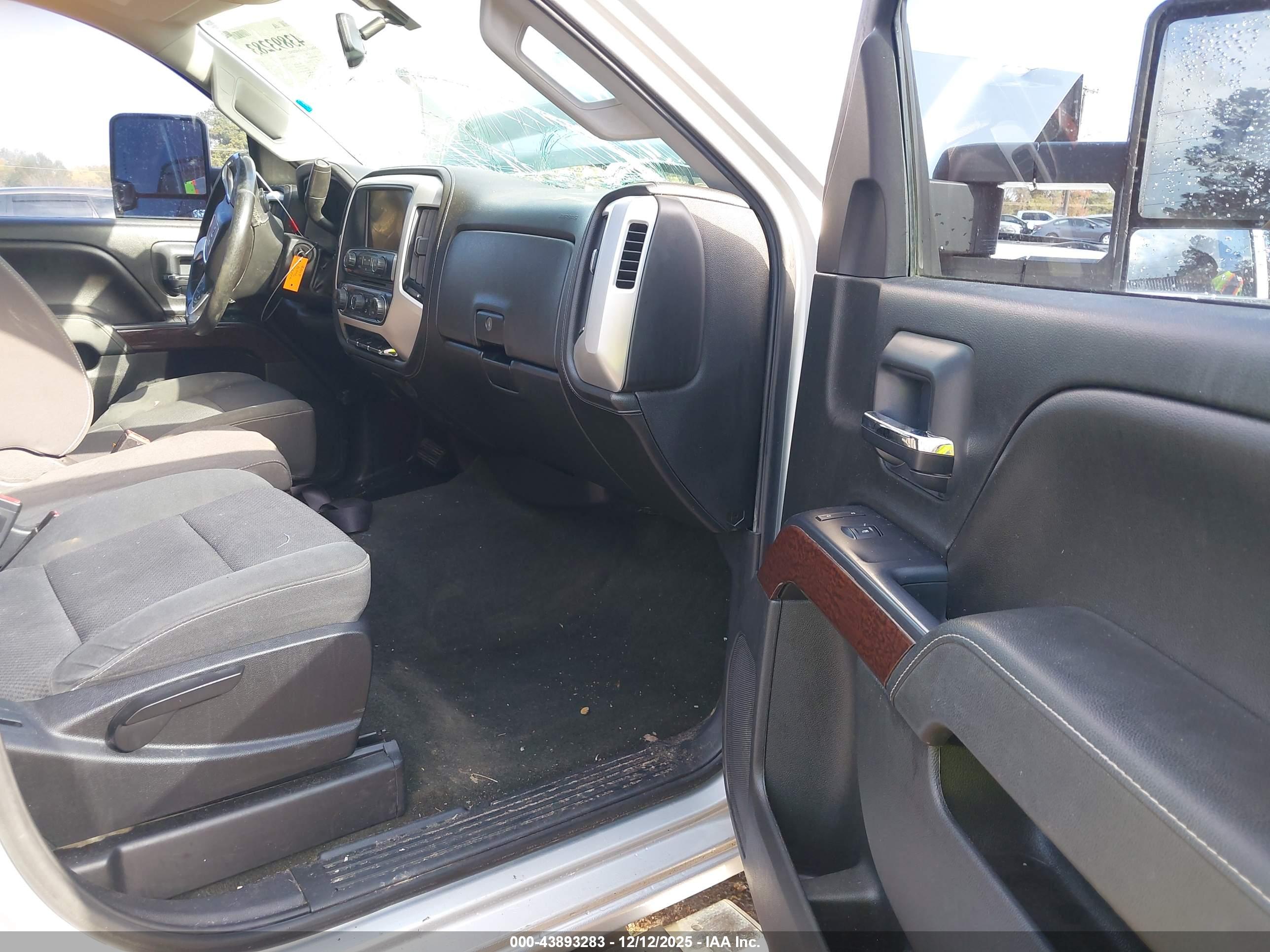 GMC SIERRA image 5