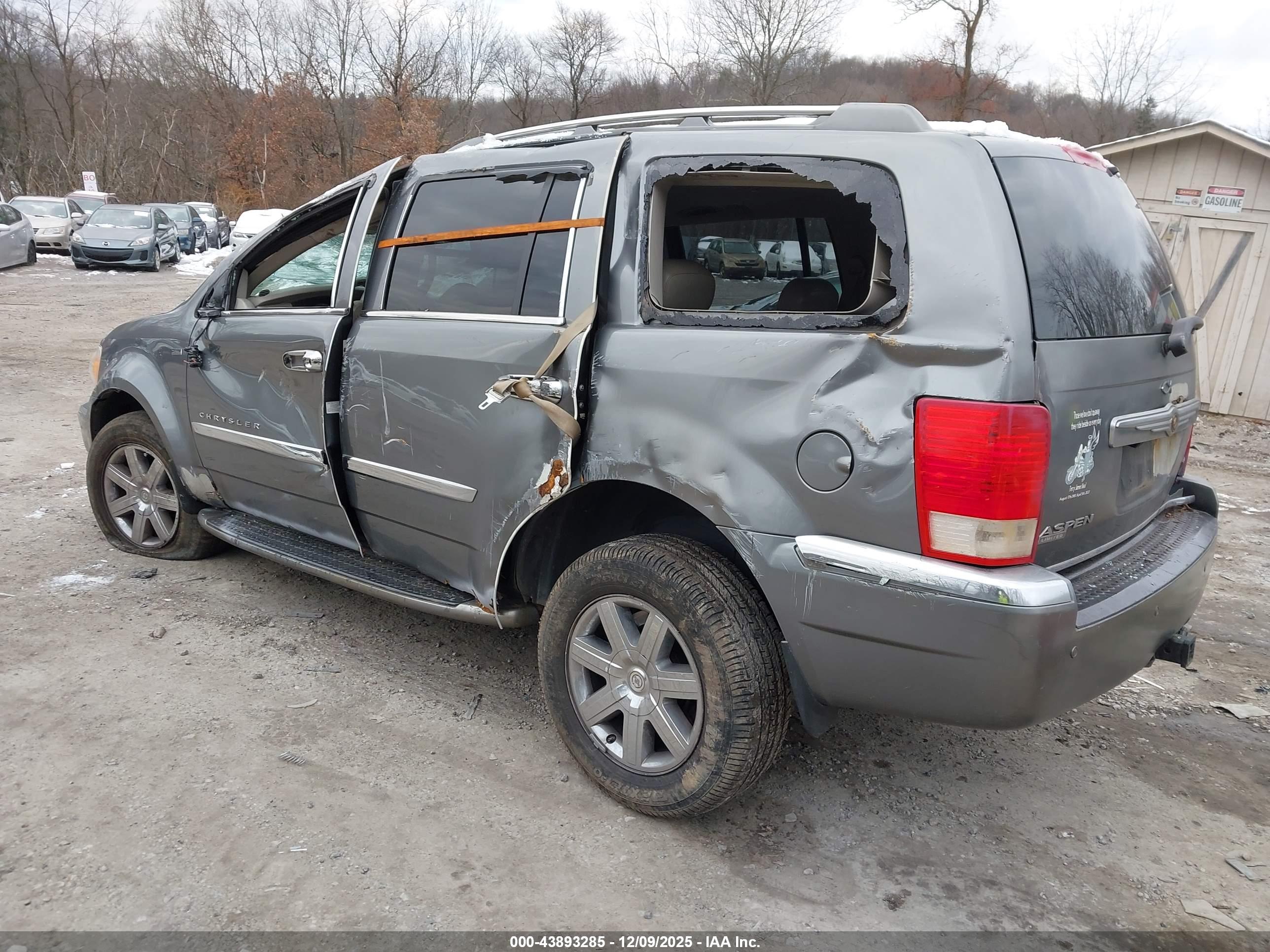 CHRYSLER ASPEN image 3
