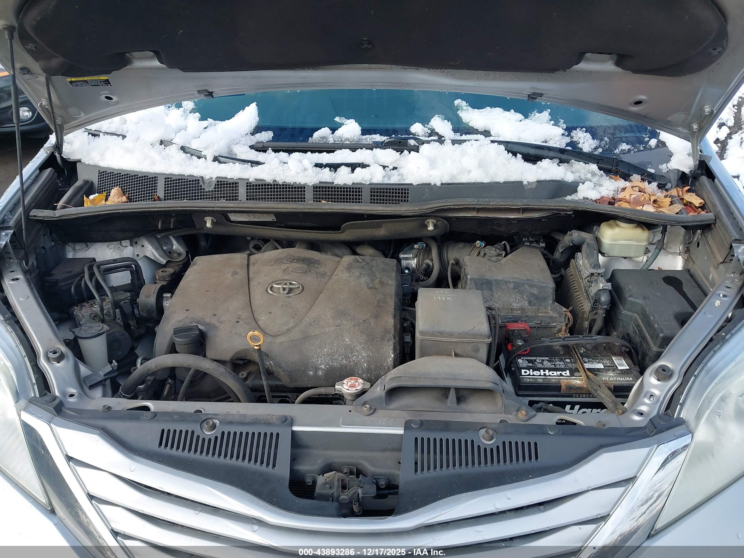 TOYOTA SIENNA image 10