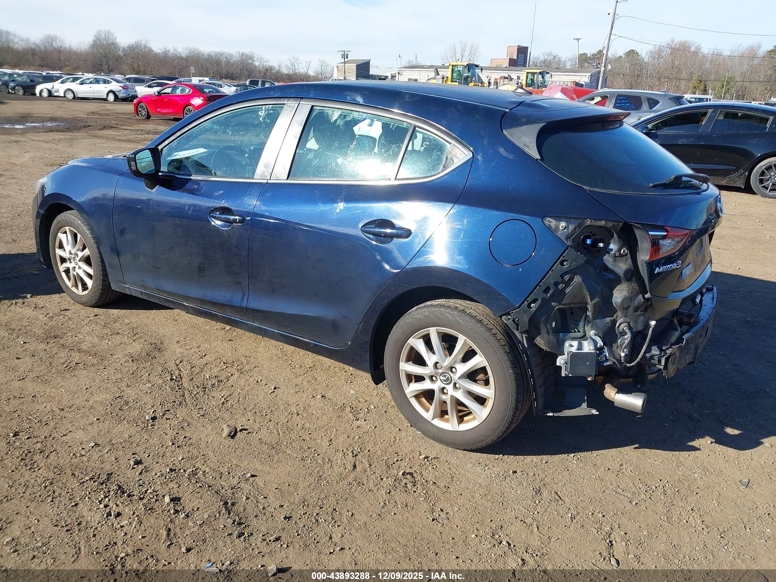 MAZDA MAZDA3 image 3