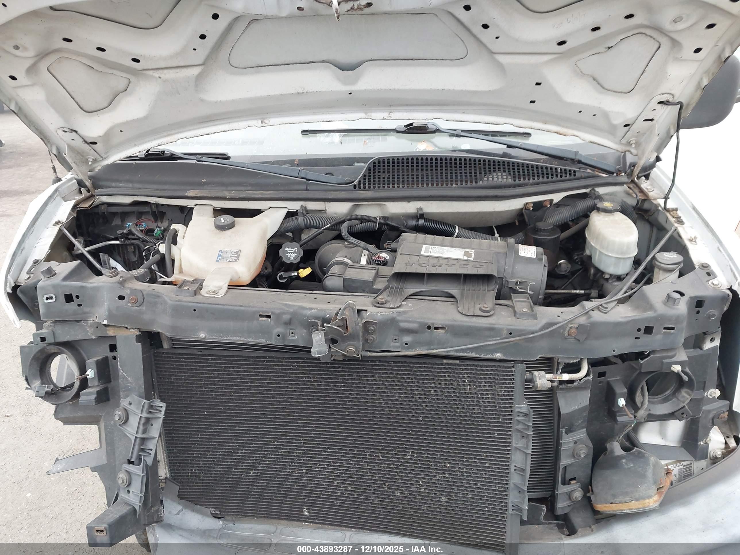 CHEVROLET EXPRESS image 10