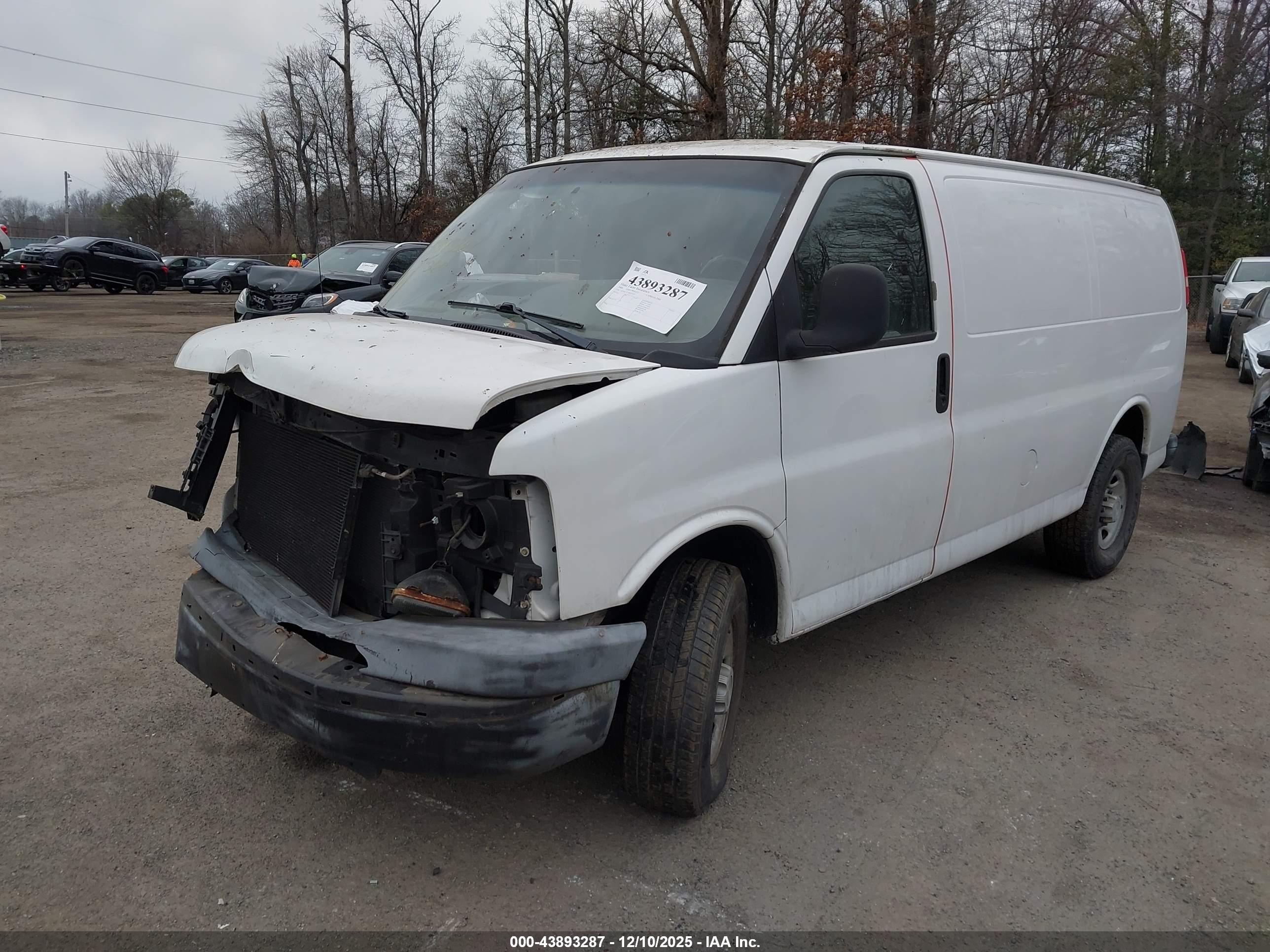 CHEVROLET EXPRESS image 2