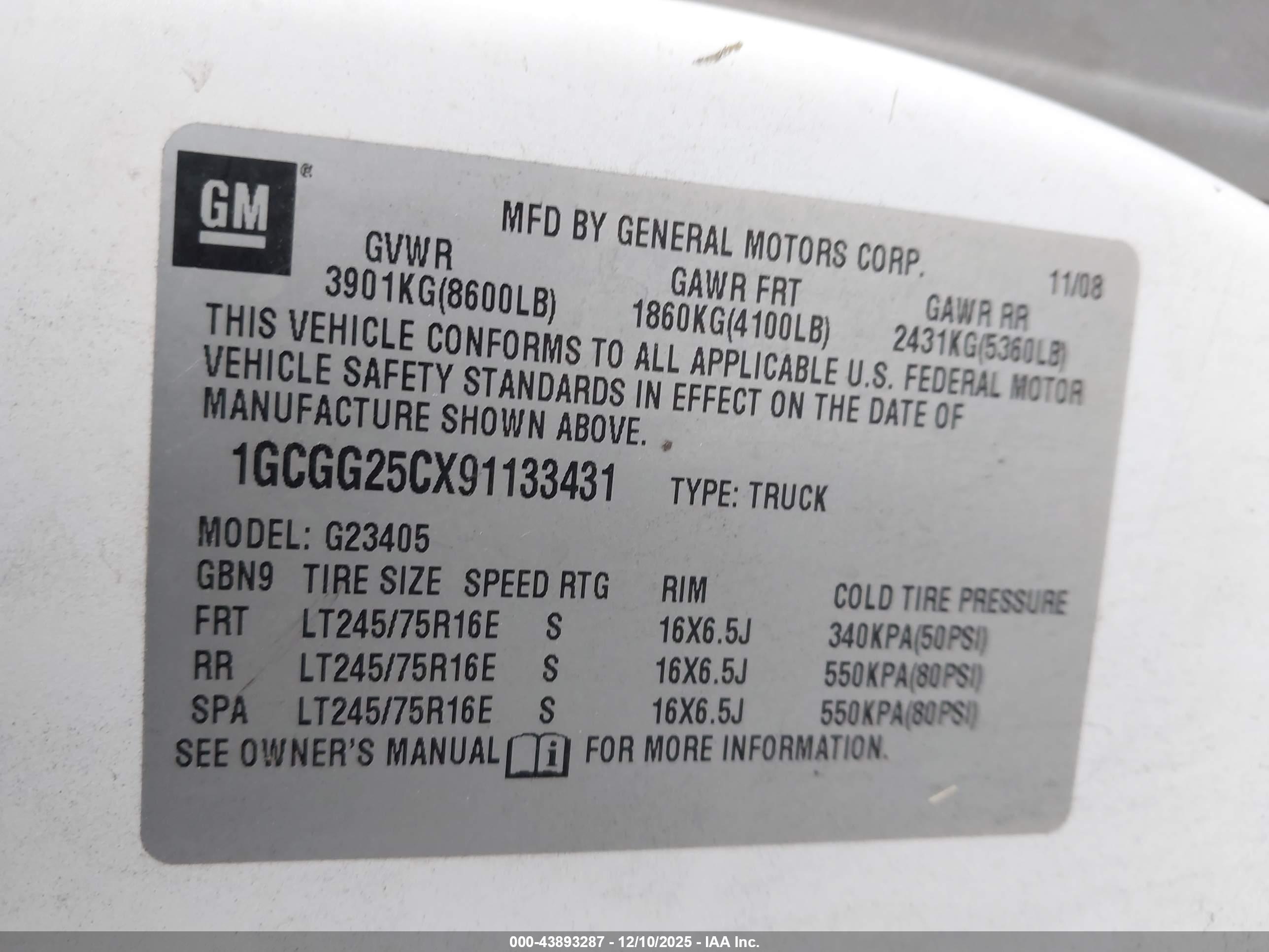 CHEVROLET EXPRESS image 9
