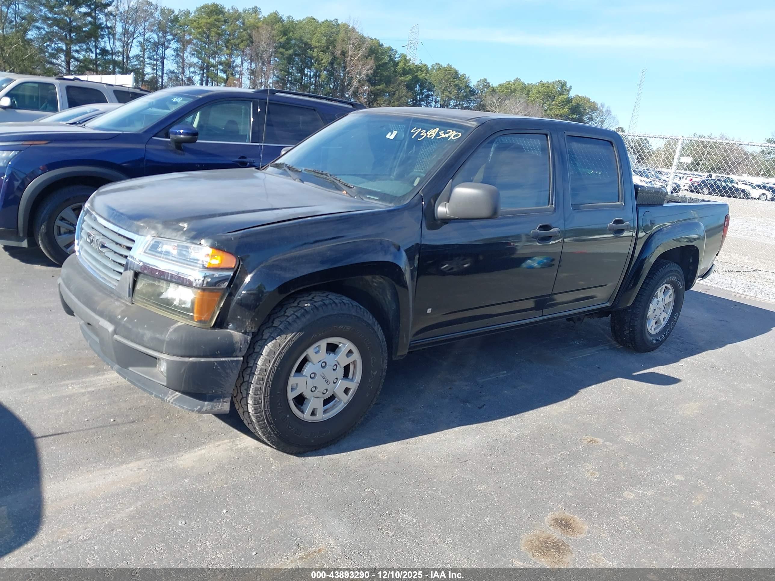 GMC CANYON image 2