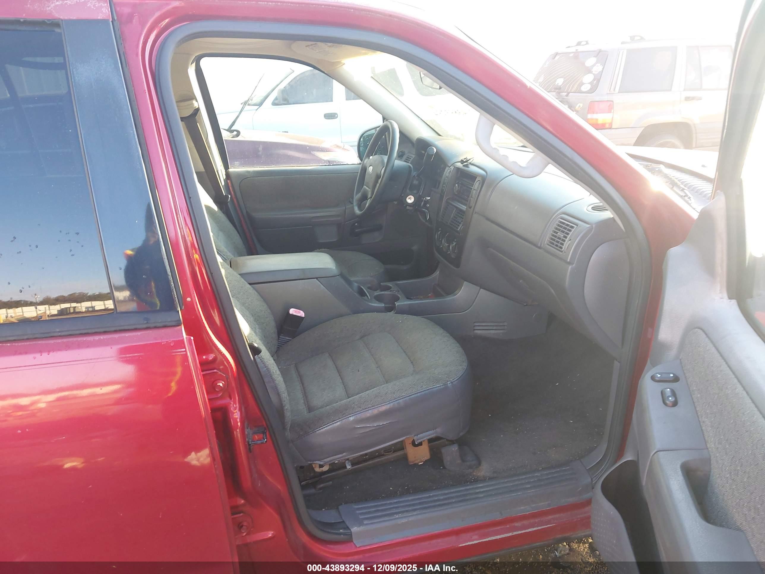 FORD EXPLORER image 5