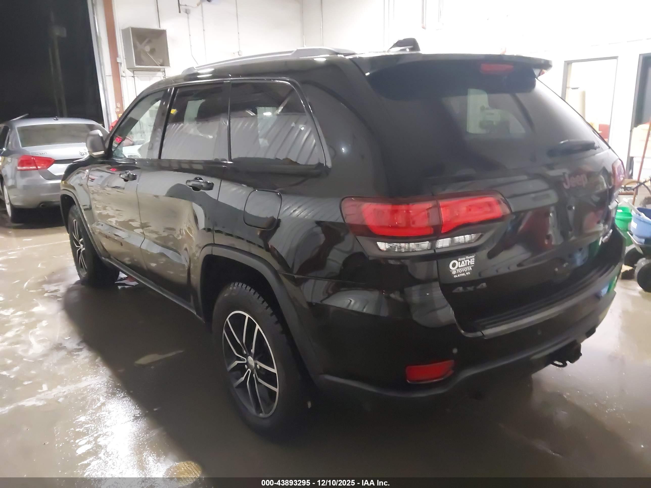 JEEP GRAND image 3
