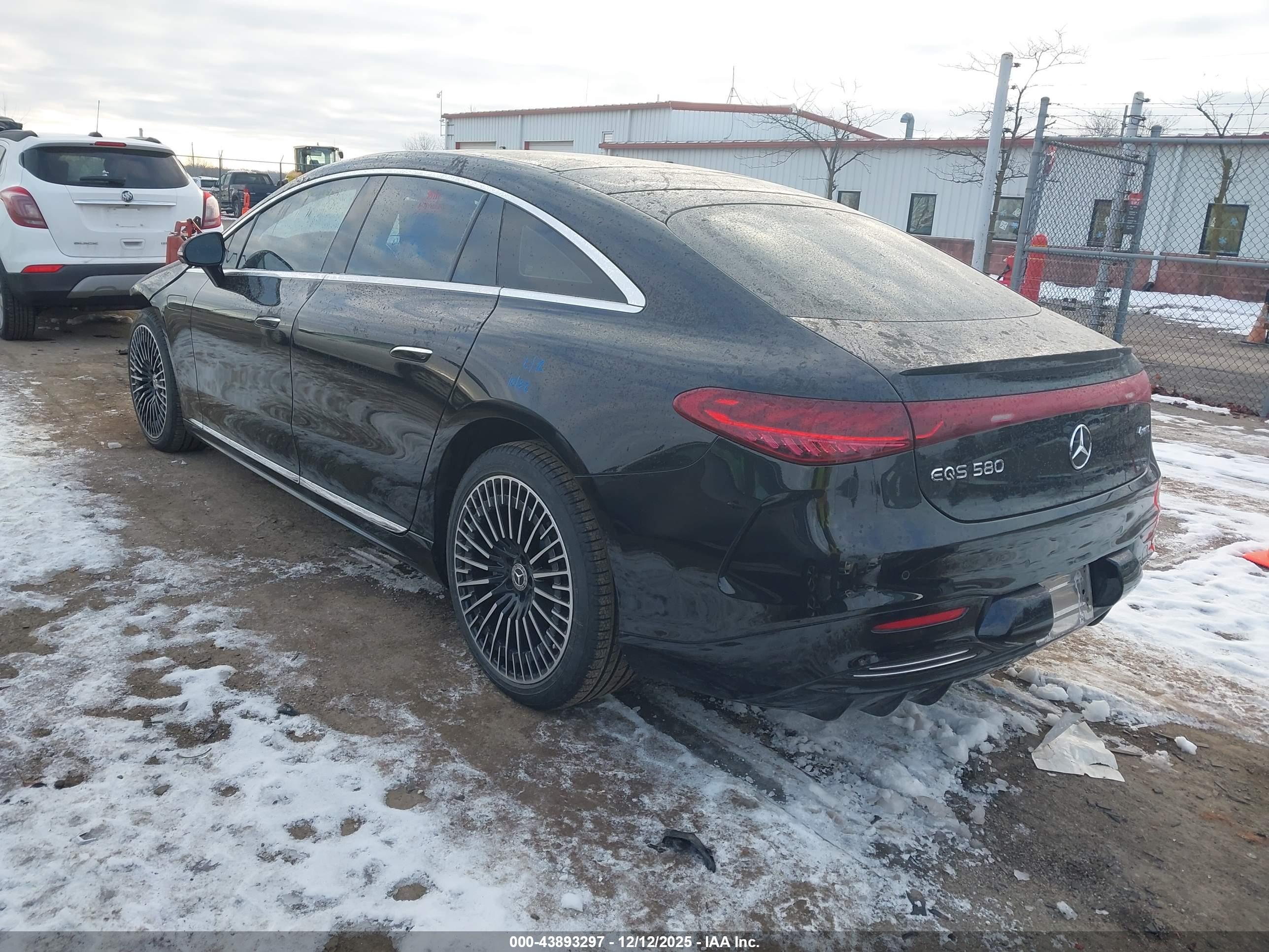 MERCEDES-BENZ EQS image 3