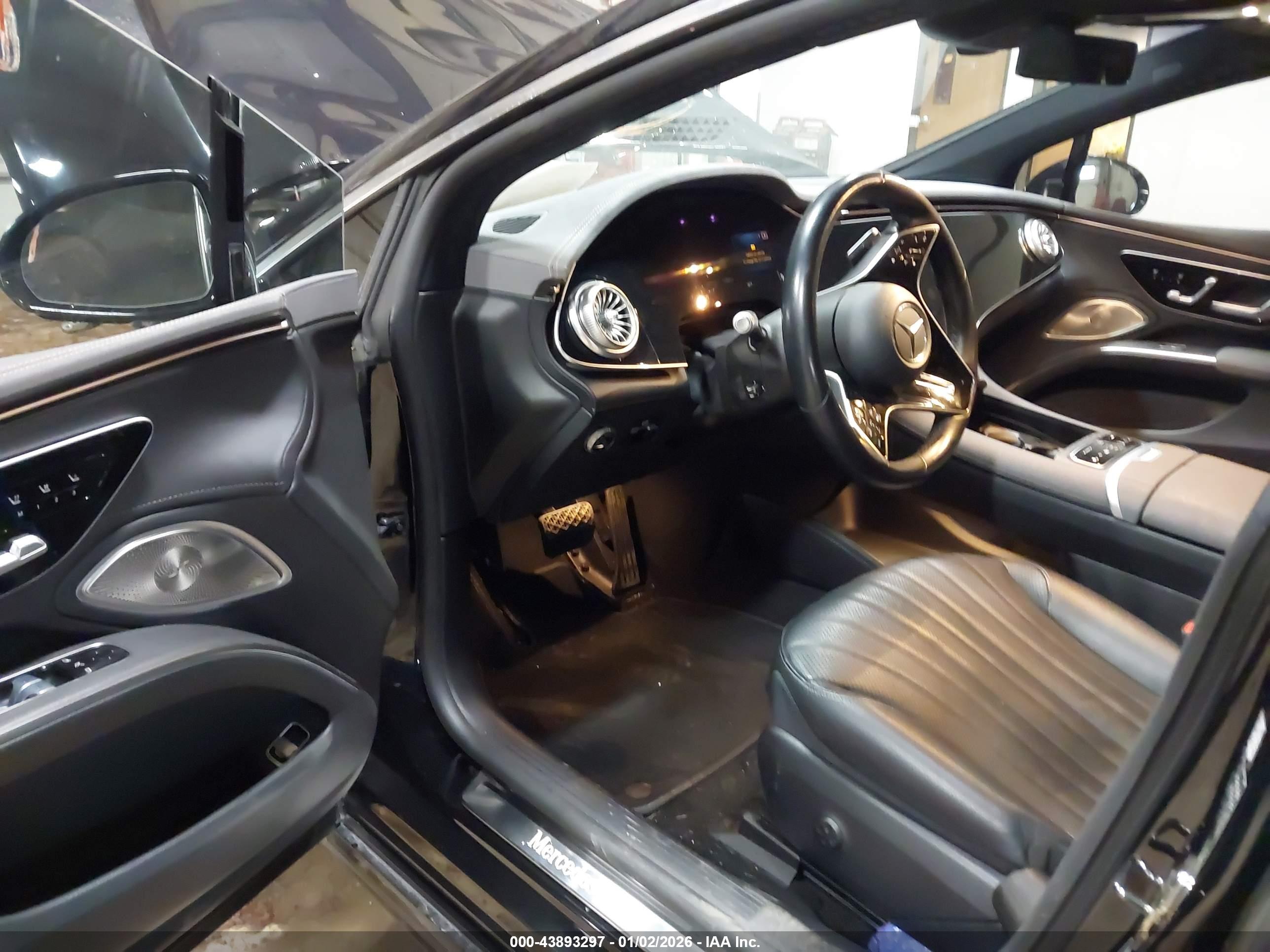 MERCEDES-BENZ EQS image 8