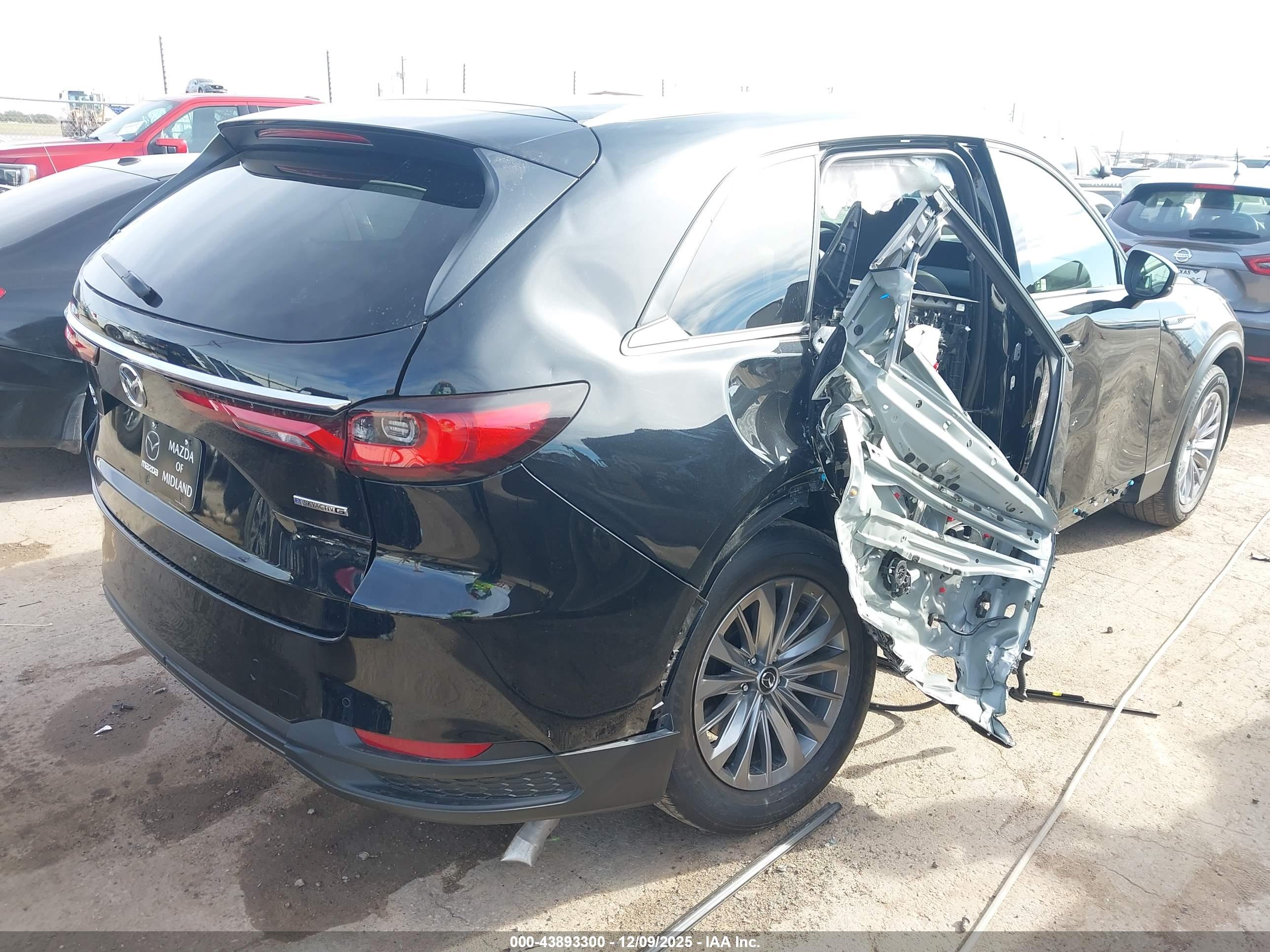 MAZDA CX-90 image 4