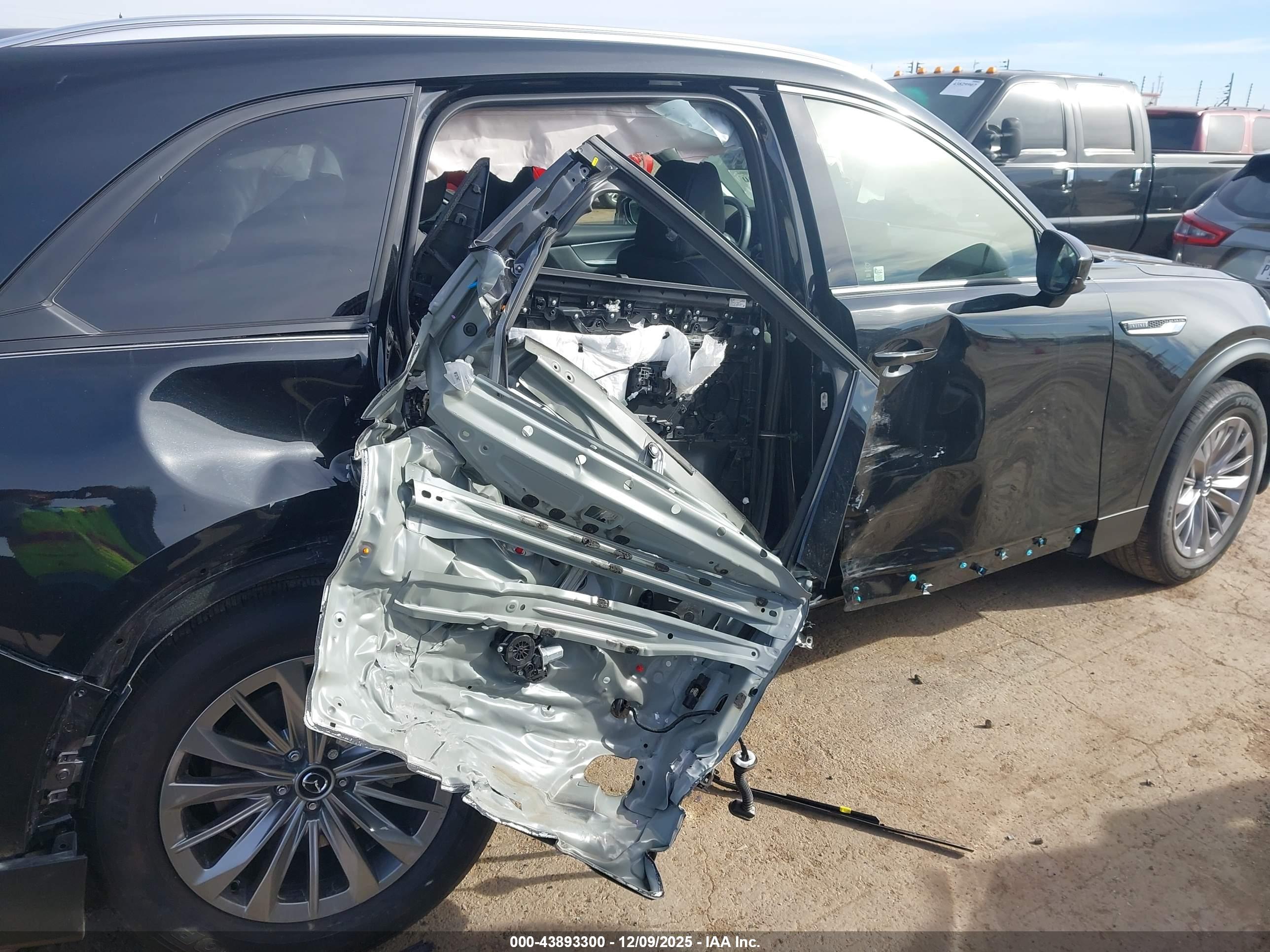 MAZDA CX-90 image 6
