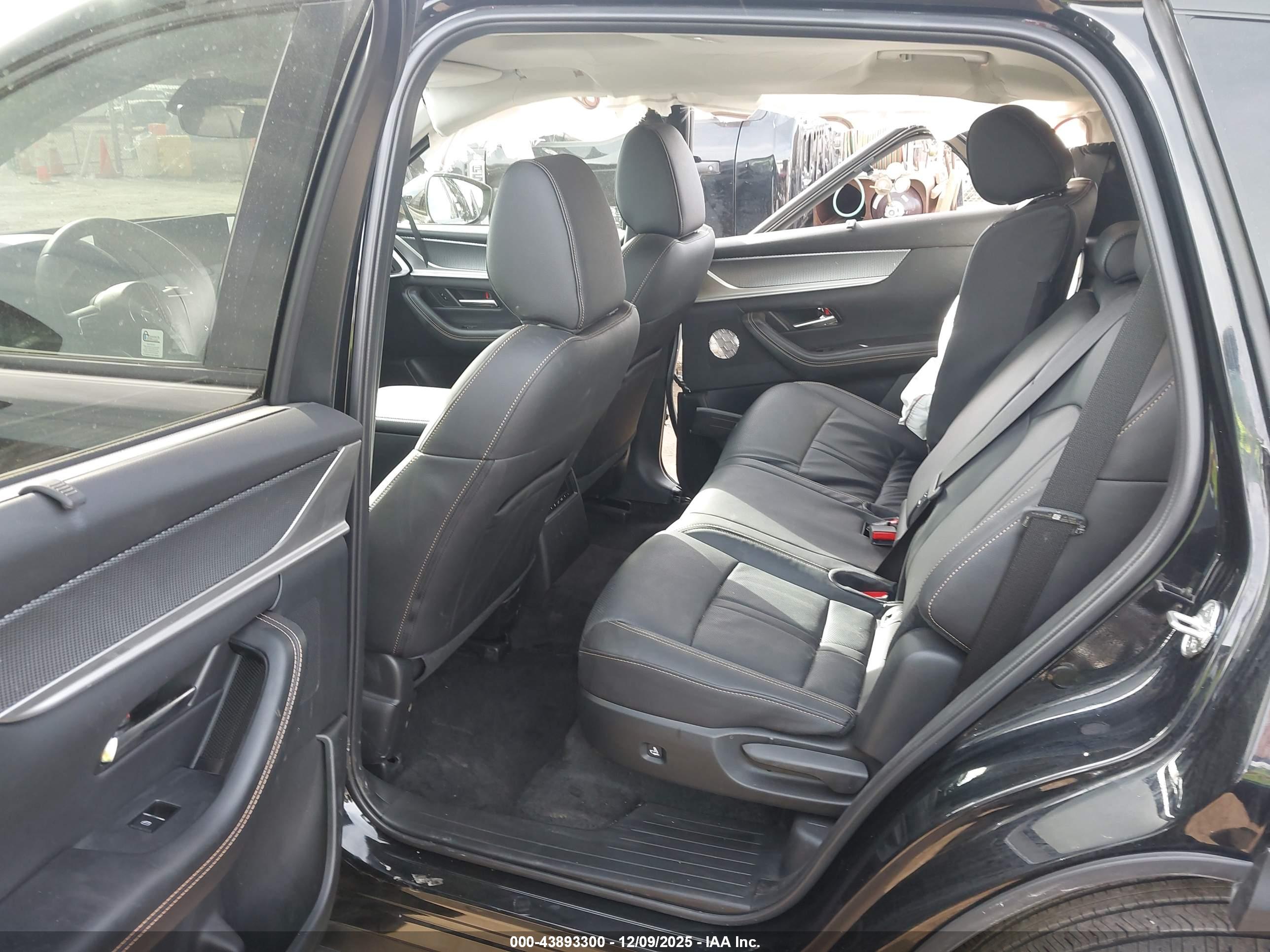 MAZDA CX-90 image 8
