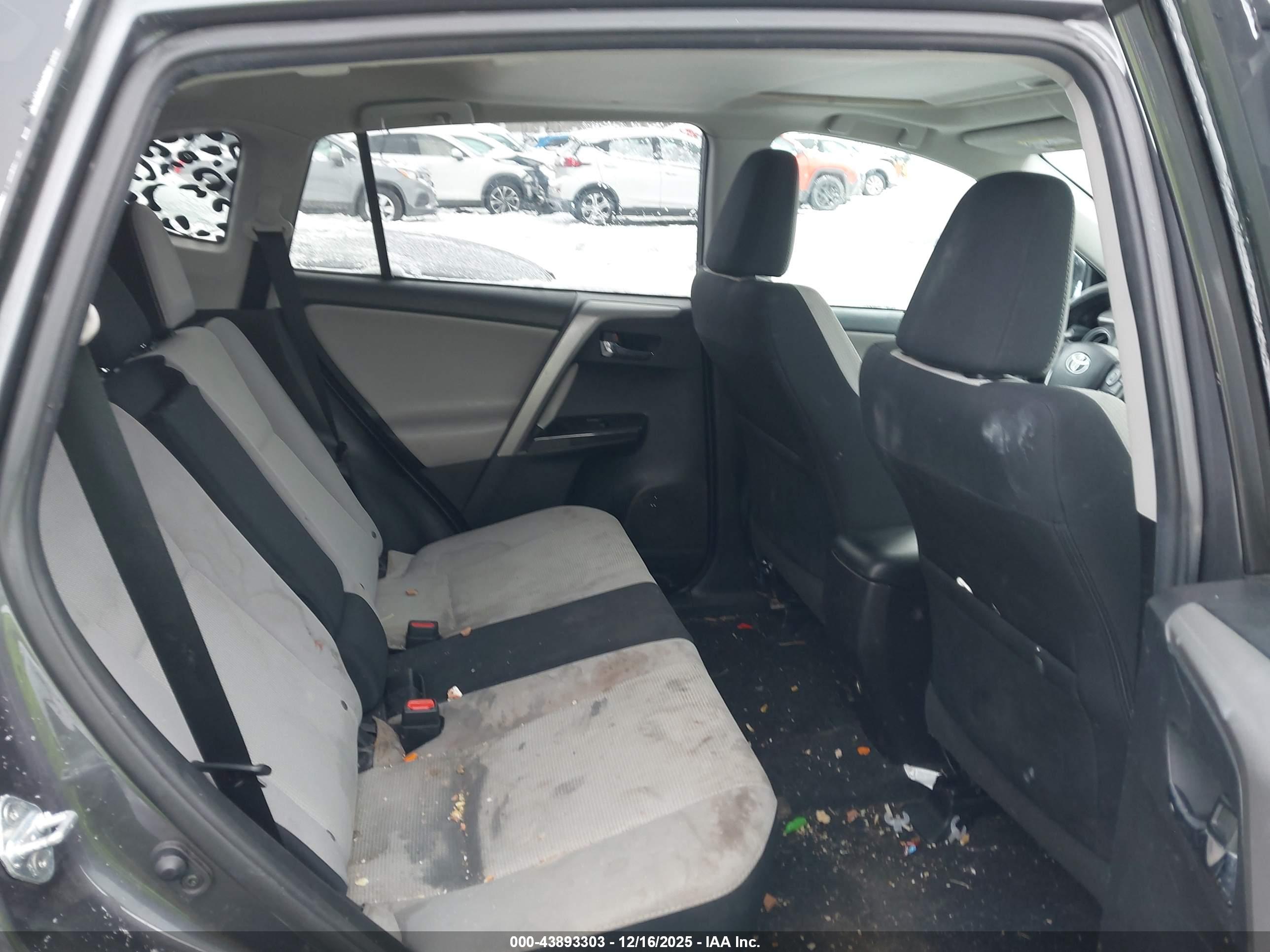 TOYOTA RAV4 image 8