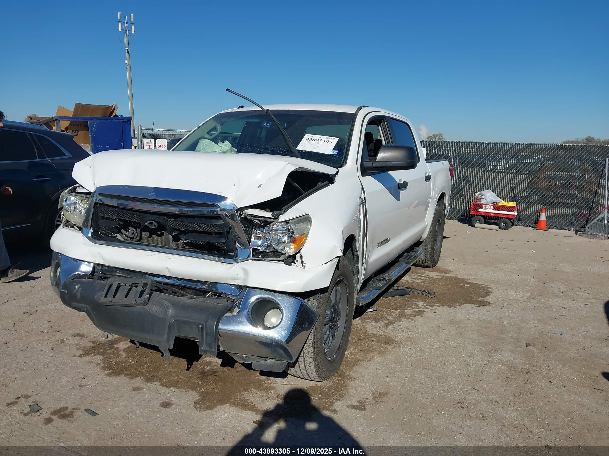 TOYOTA TUNDRA image 2