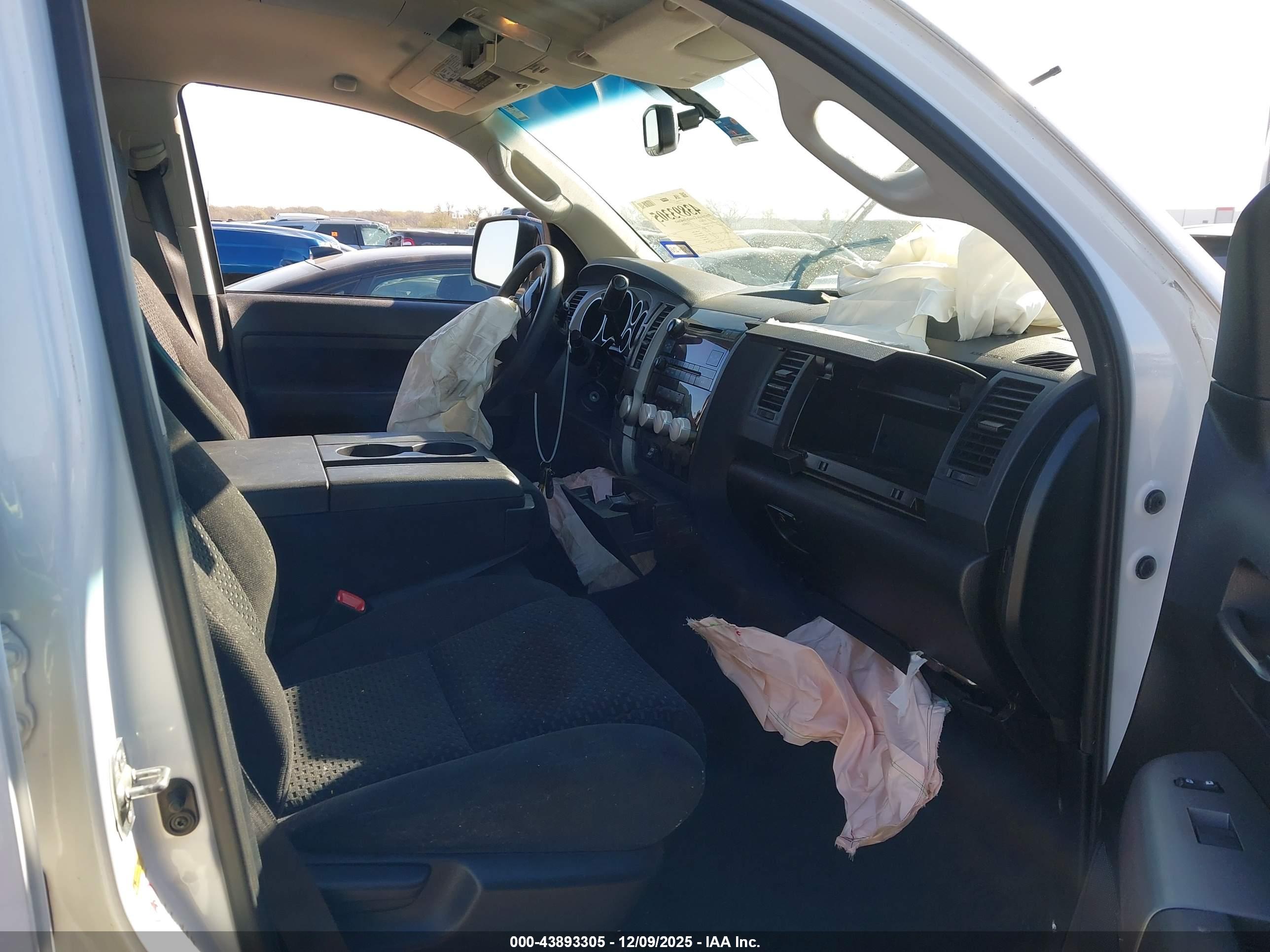 TOYOTA TUNDRA image 5