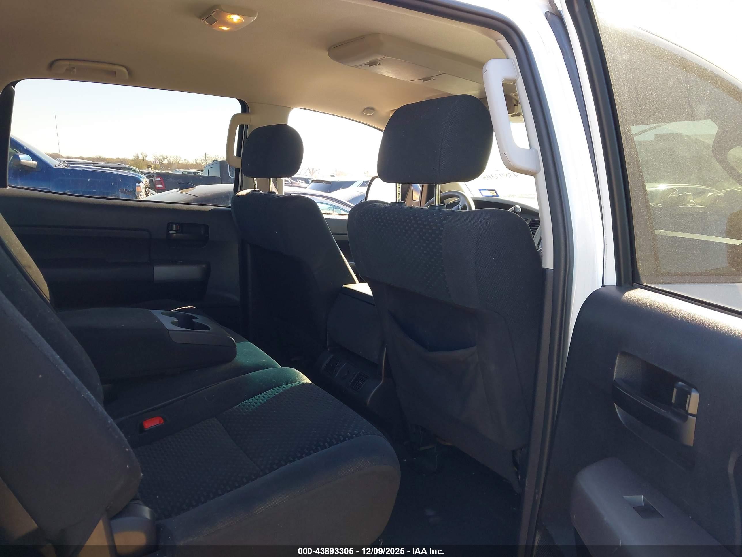 TOYOTA TUNDRA image 8