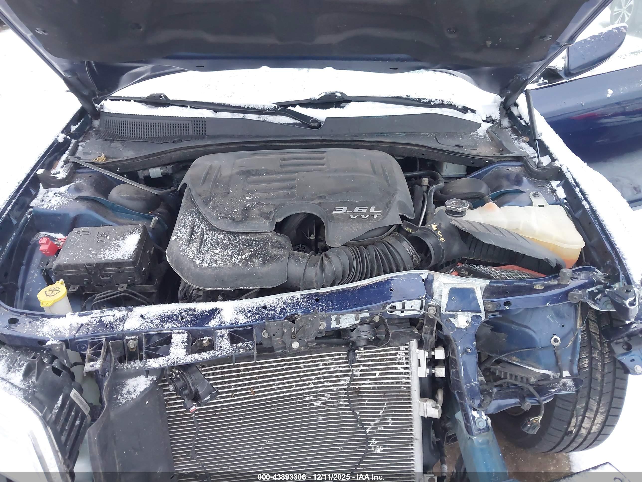 CHRYSLER 300 image 10