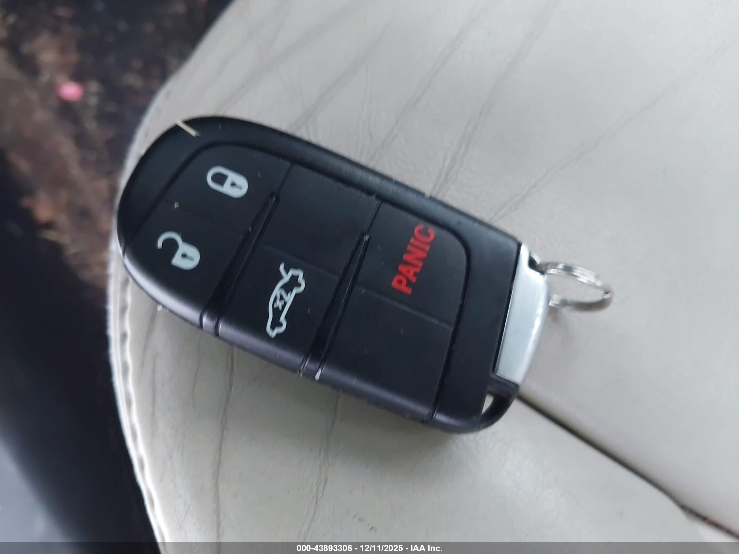 CHRYSLER 300 image 11