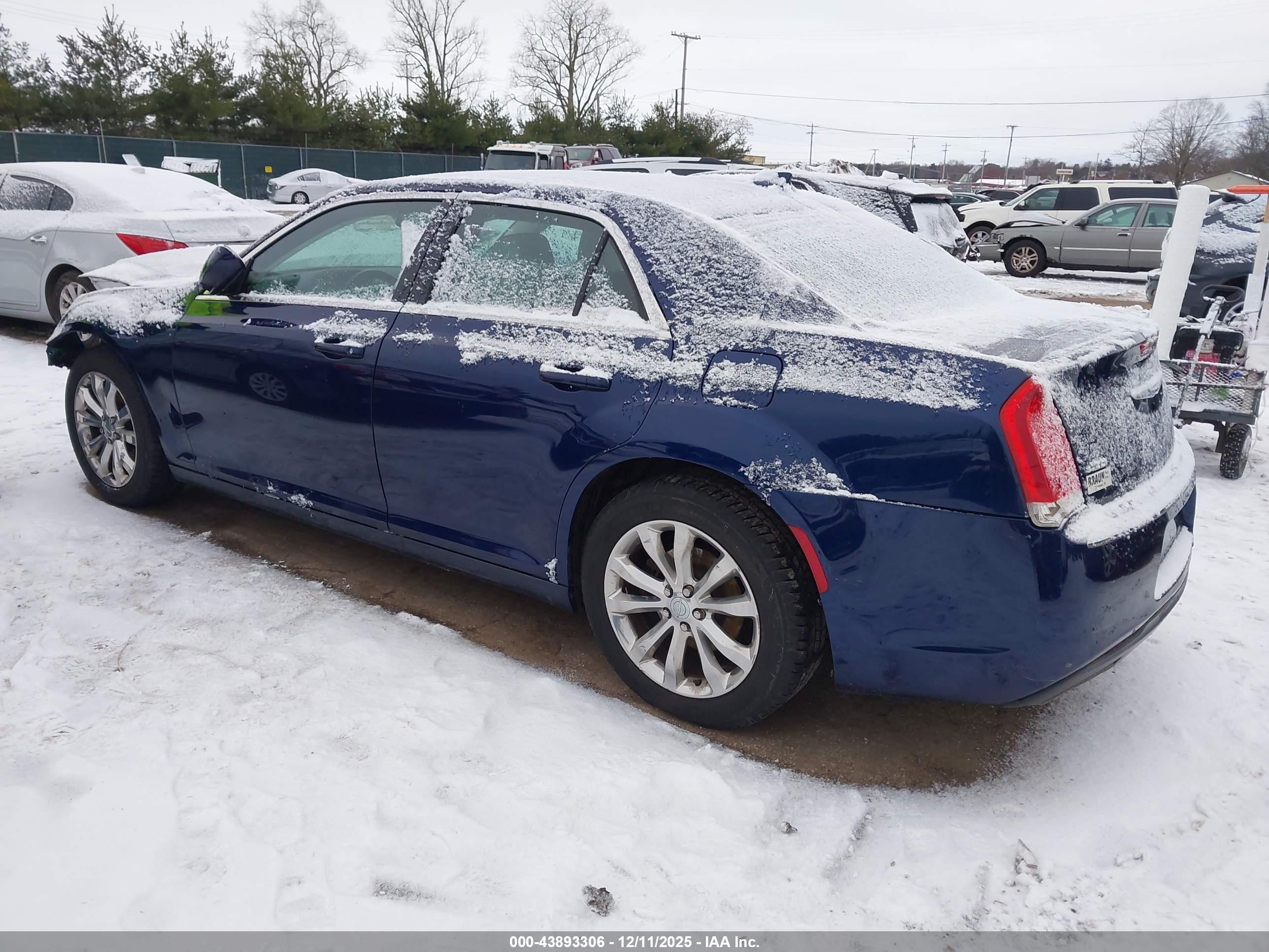 CHRYSLER 300 image 3