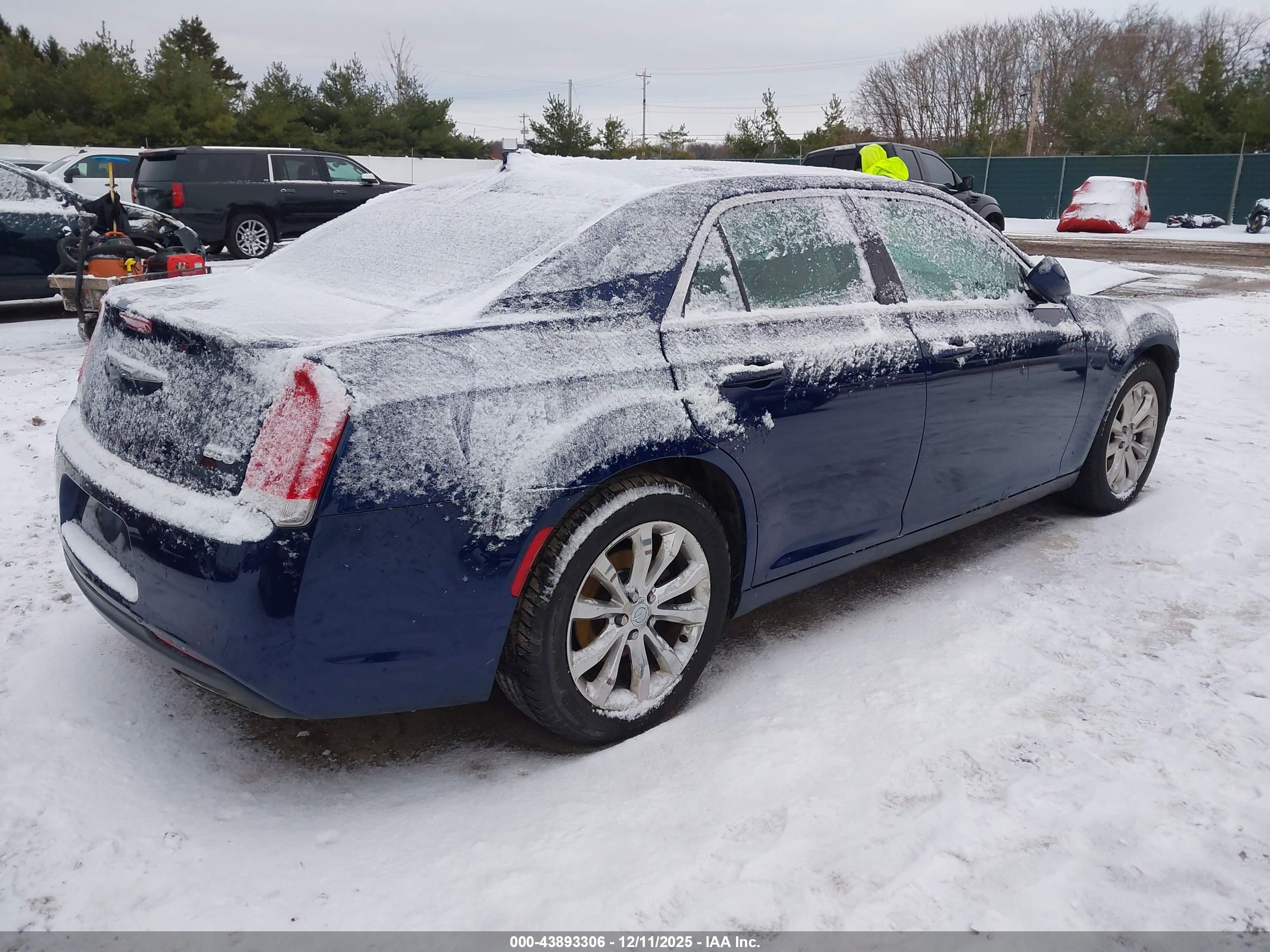 CHRYSLER 300 image 4