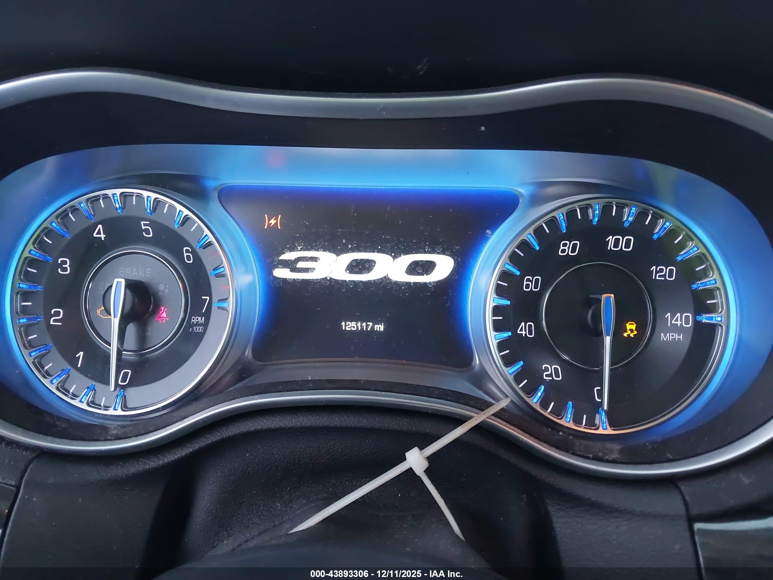 CHRYSLER 300 image 7