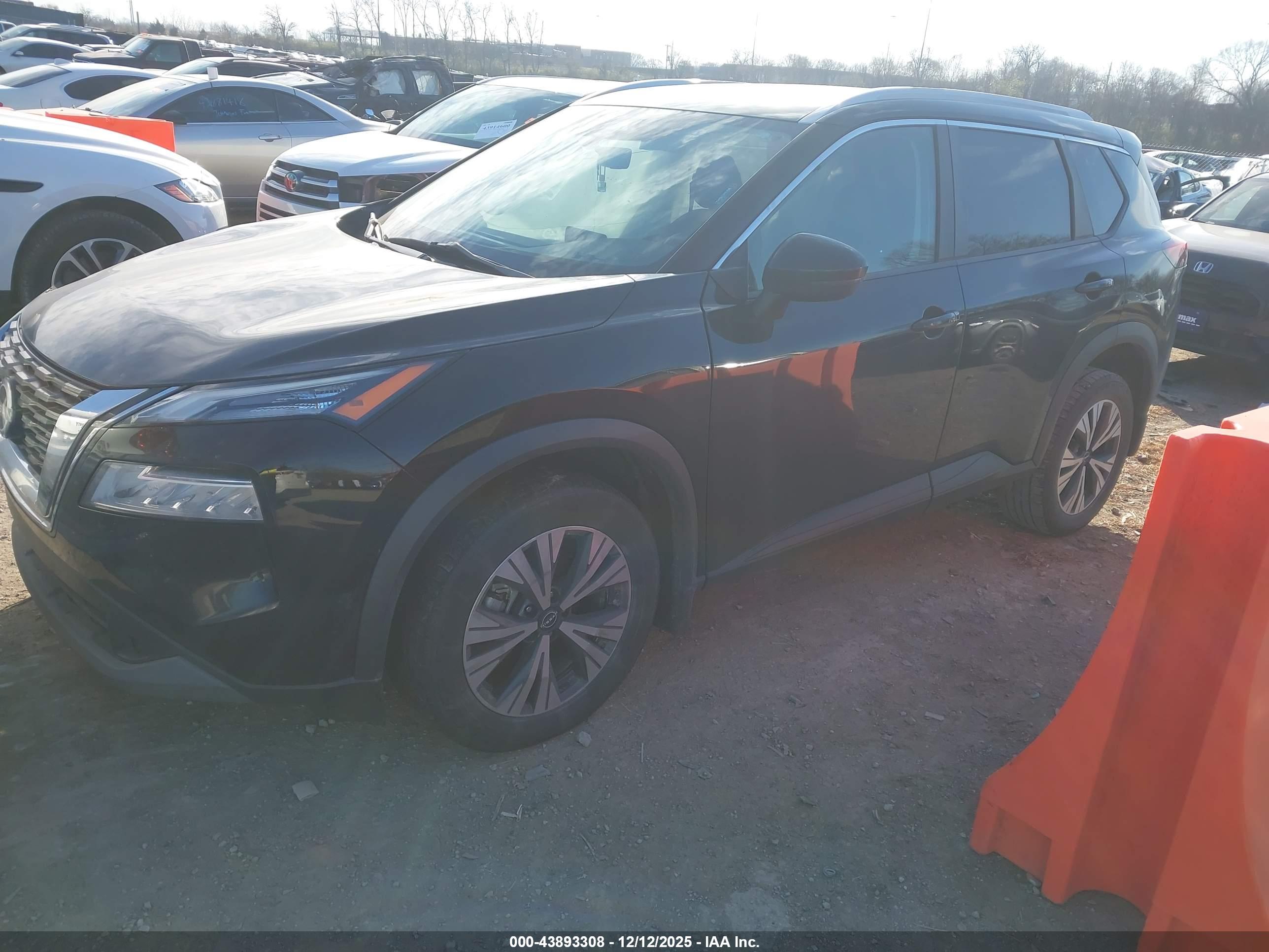 NISSAN ROGUE image 2