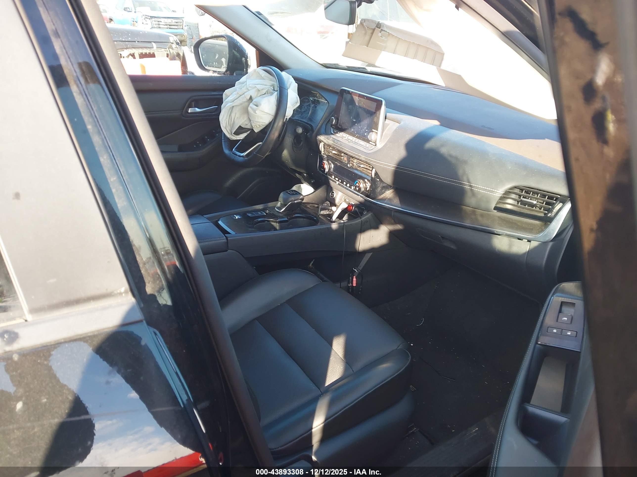 NISSAN ROGUE image 5