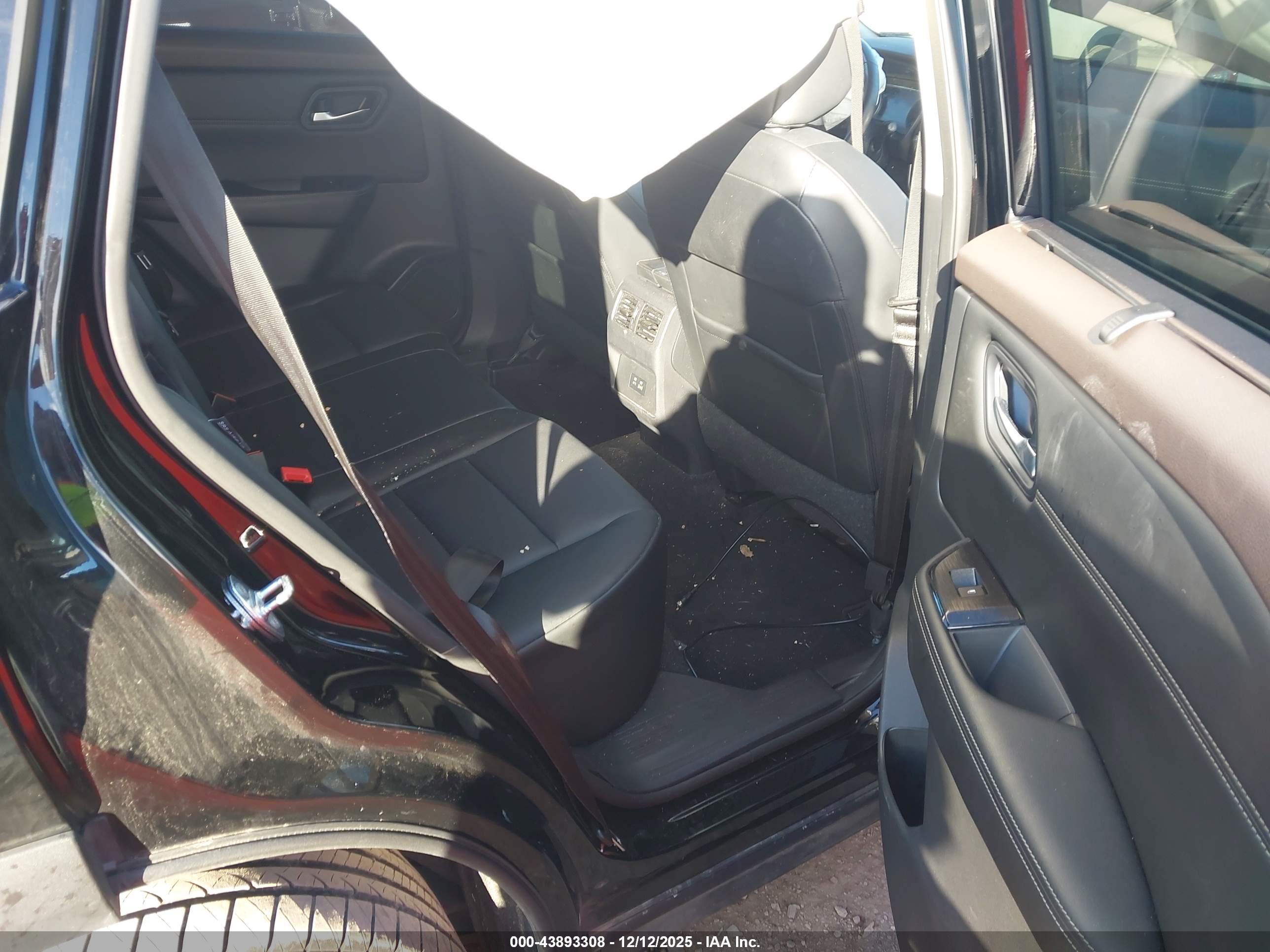 NISSAN ROGUE image 8
