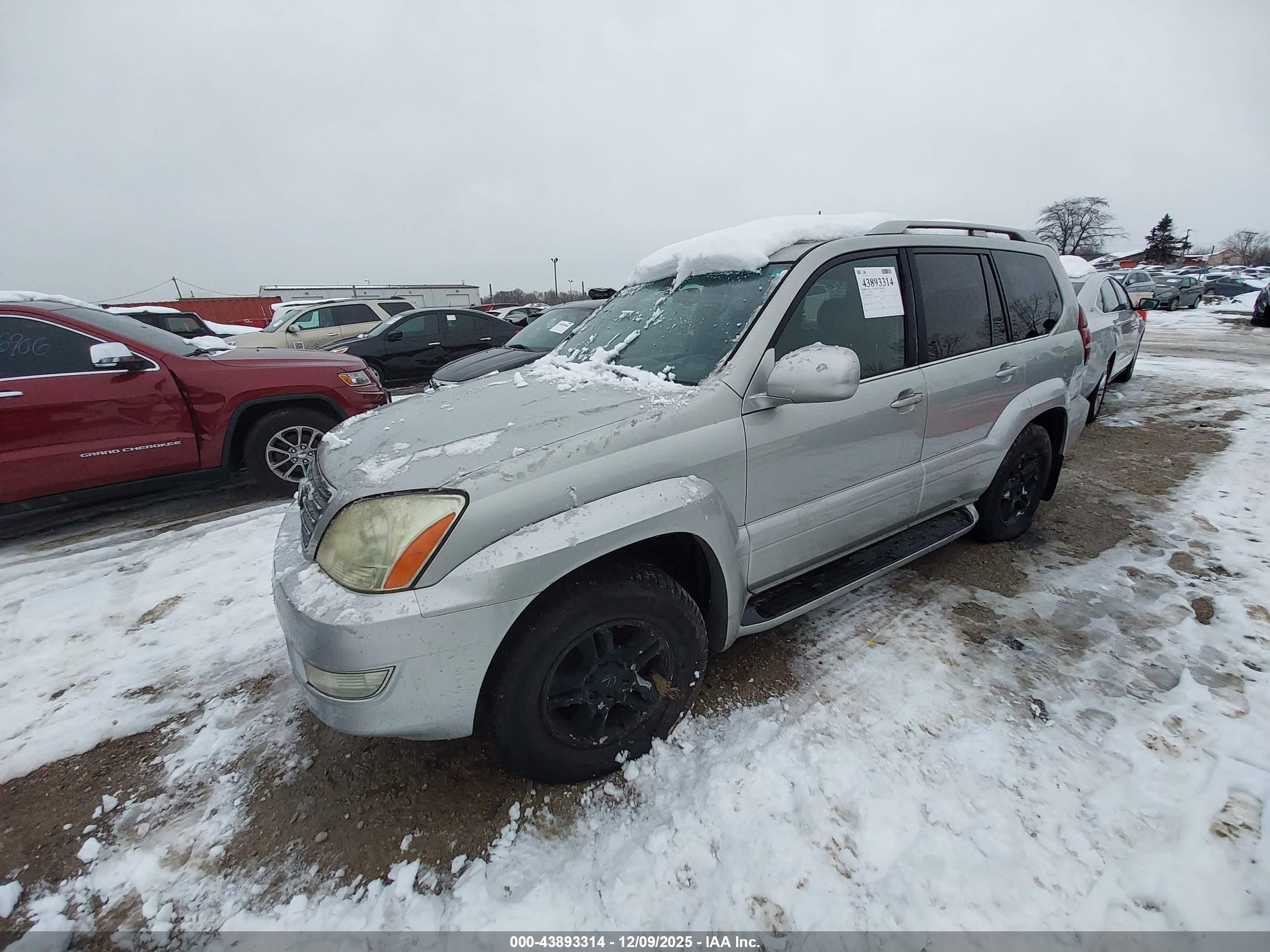 LEXUS GX image 2