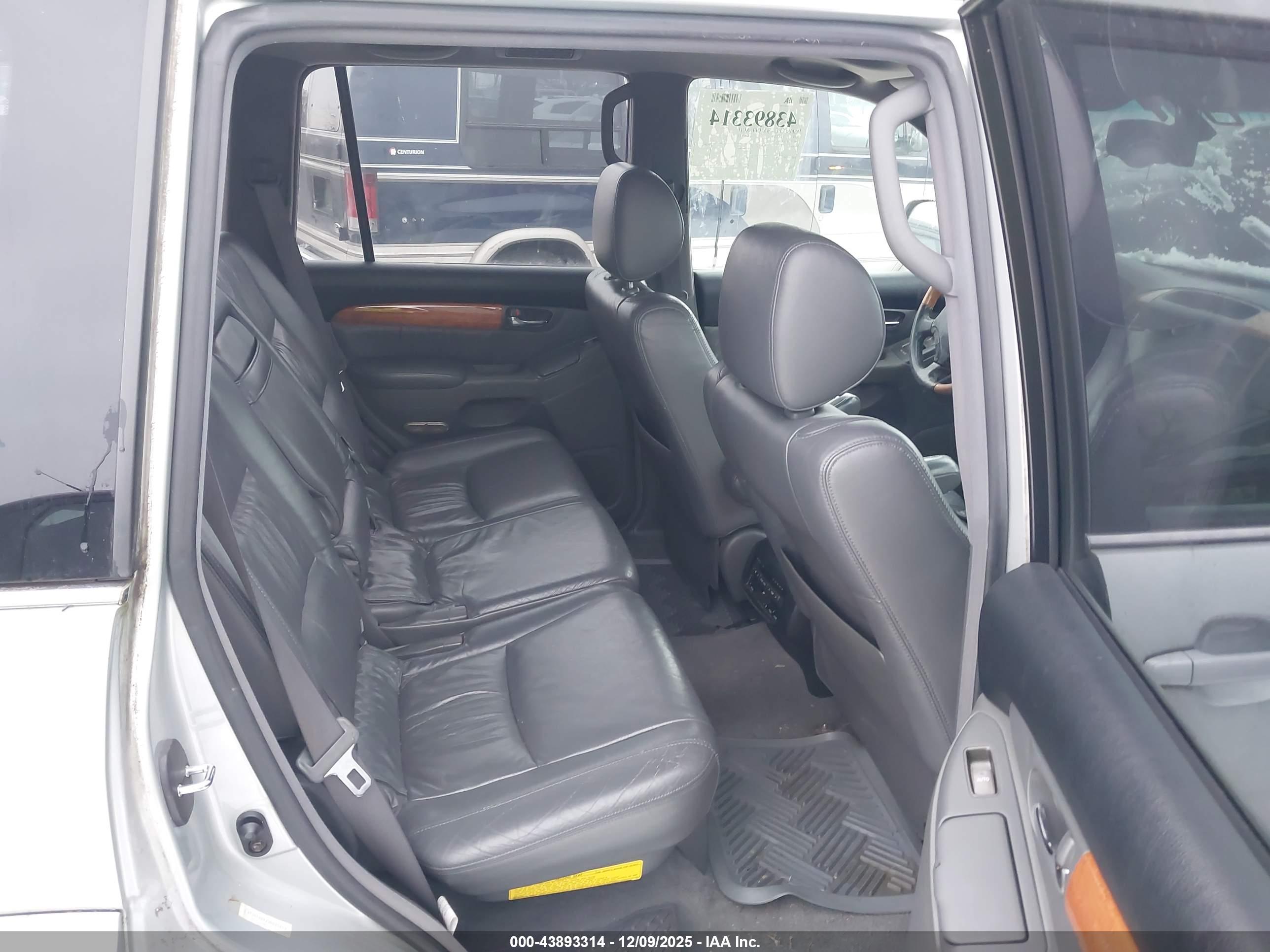 LEXUS GX image 8