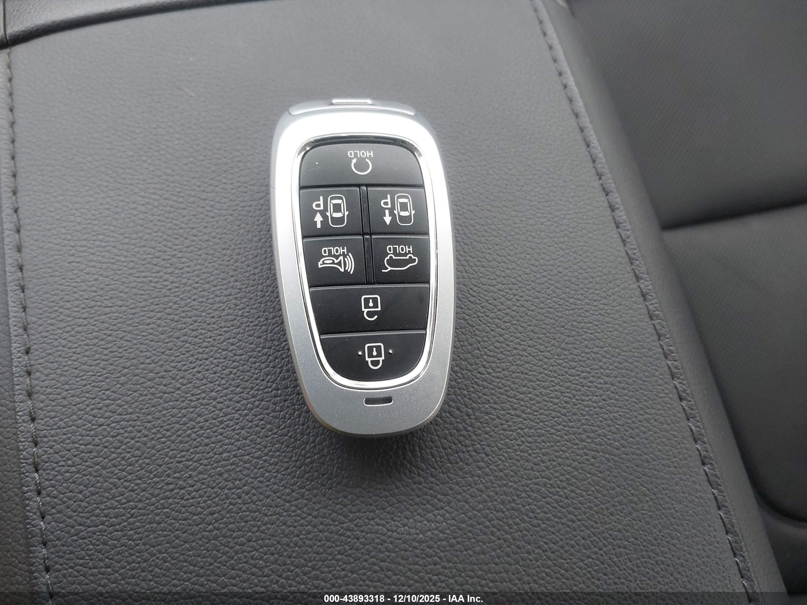 HYUNDAI TUCSON image 11
