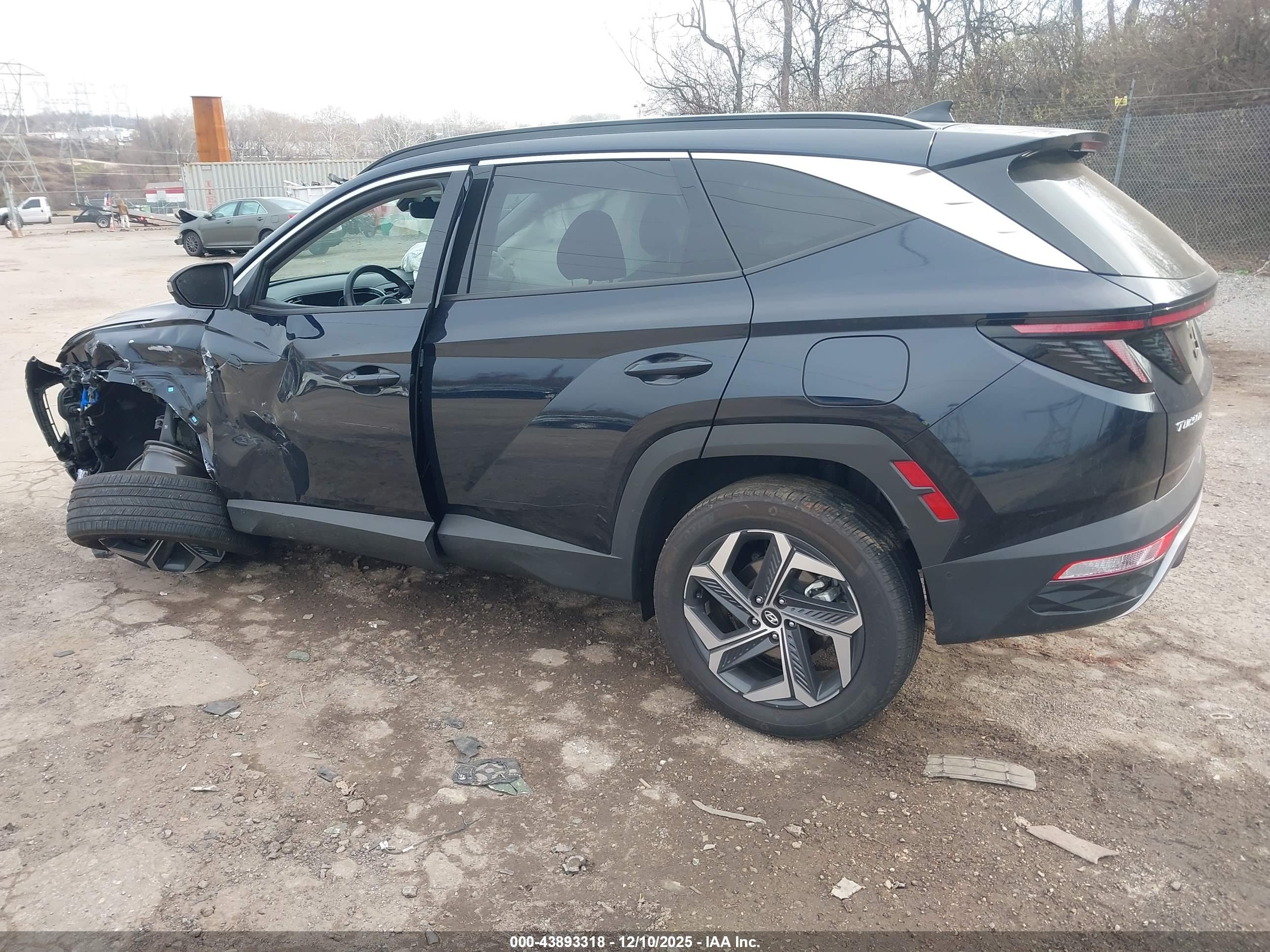HYUNDAI TUCSON image 3