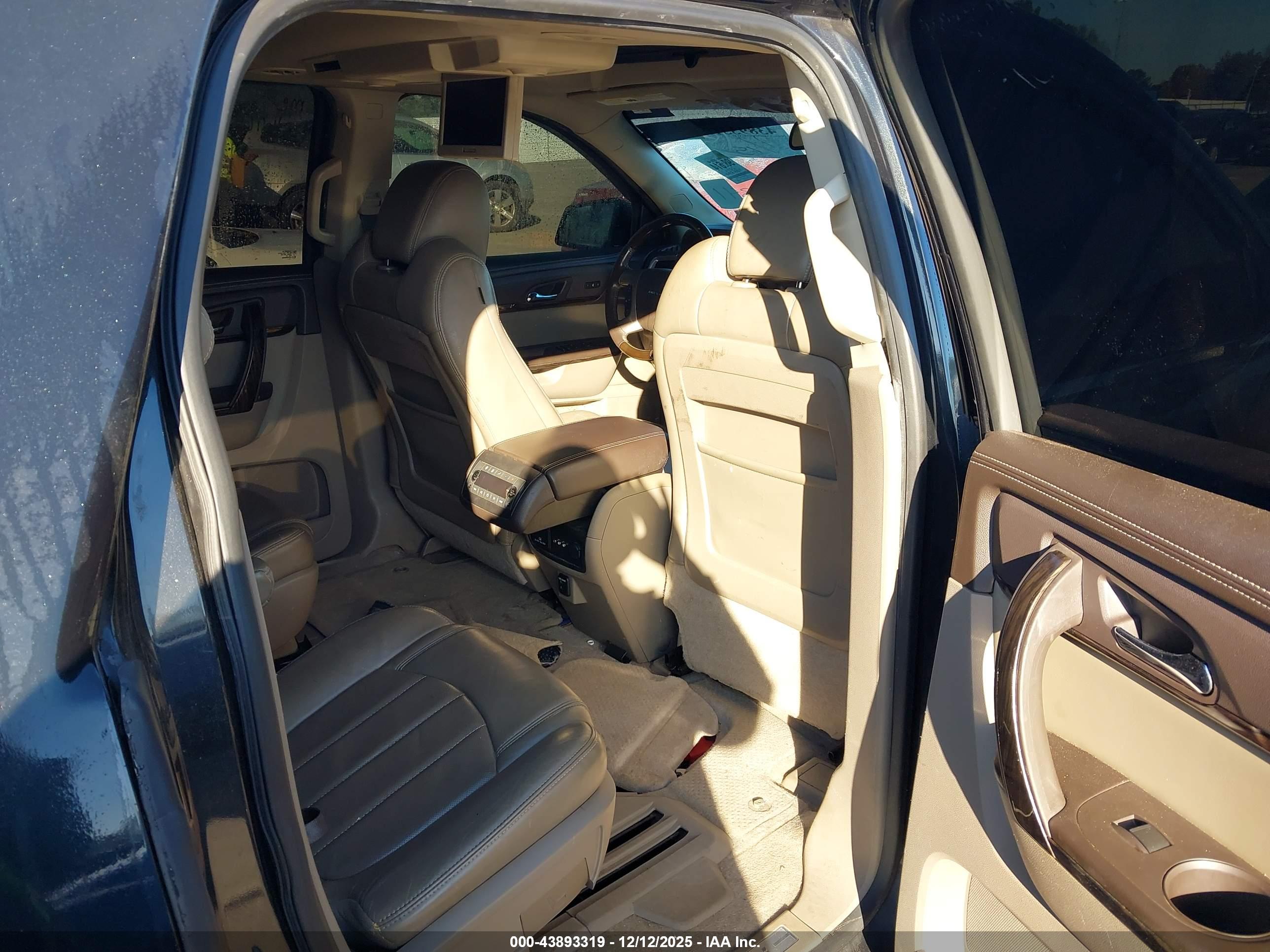 GMC ACADIA image 8