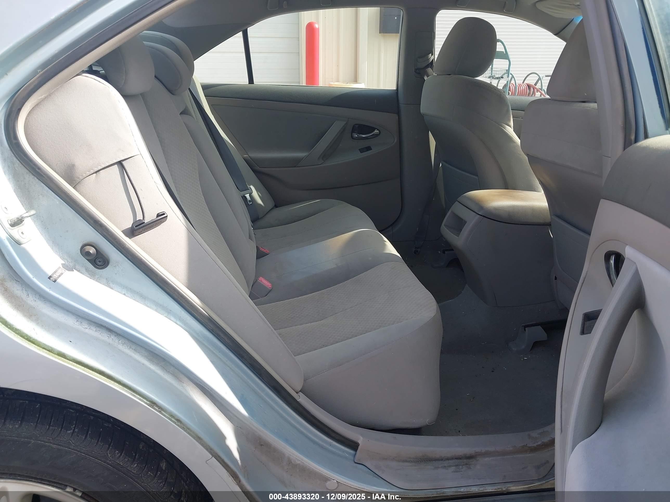 TOYOTA CAMRY image 8
