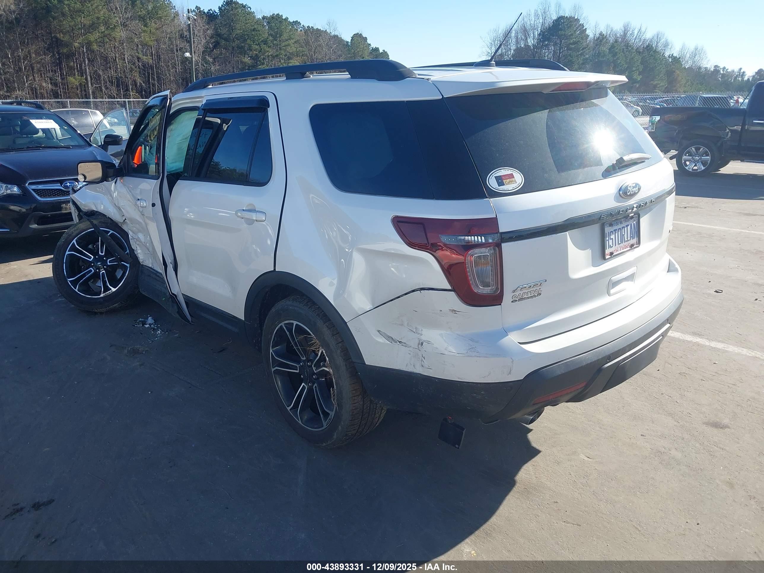 FORD EXPLORER image 3