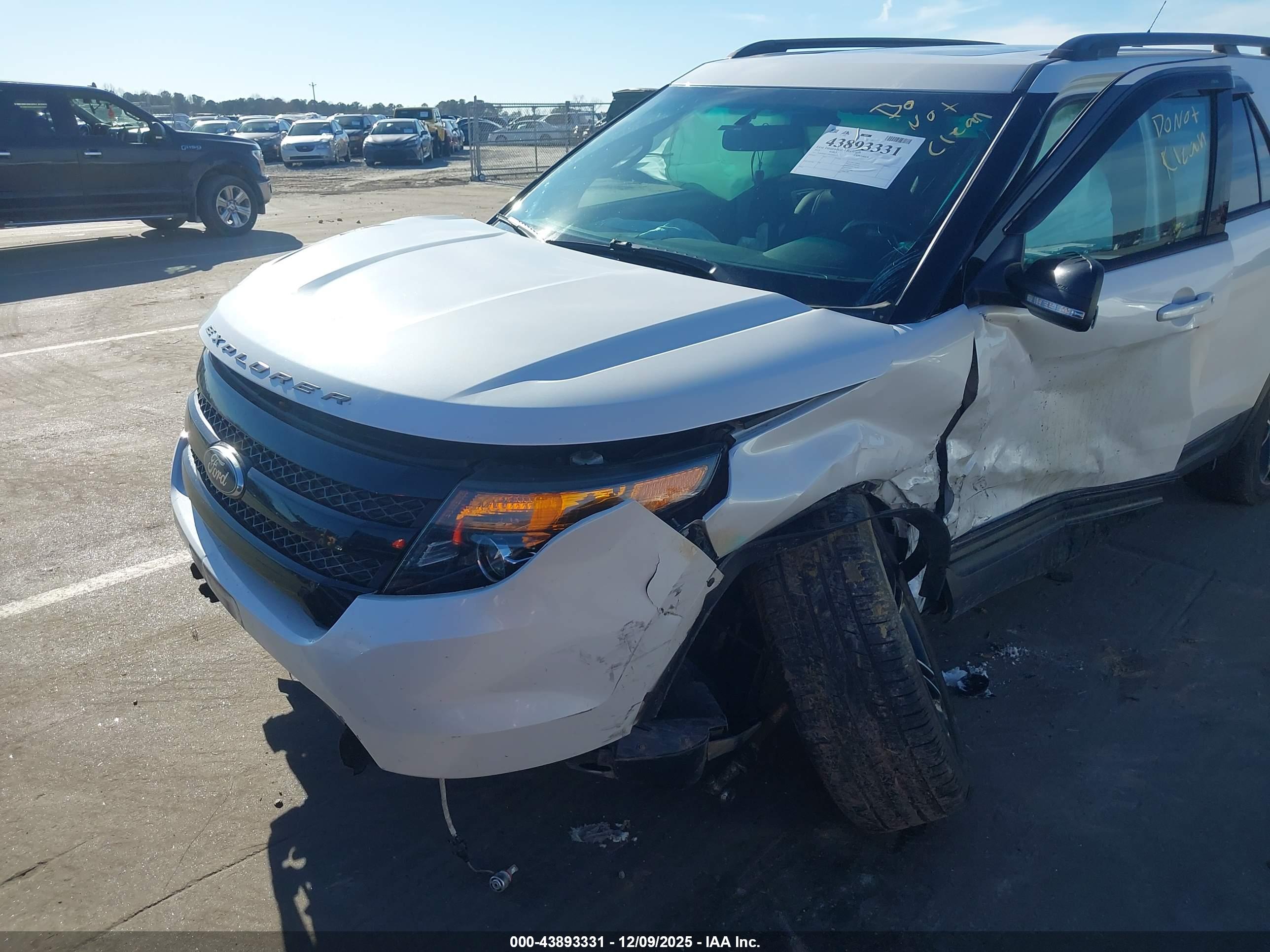 FORD EXPLORER image 6