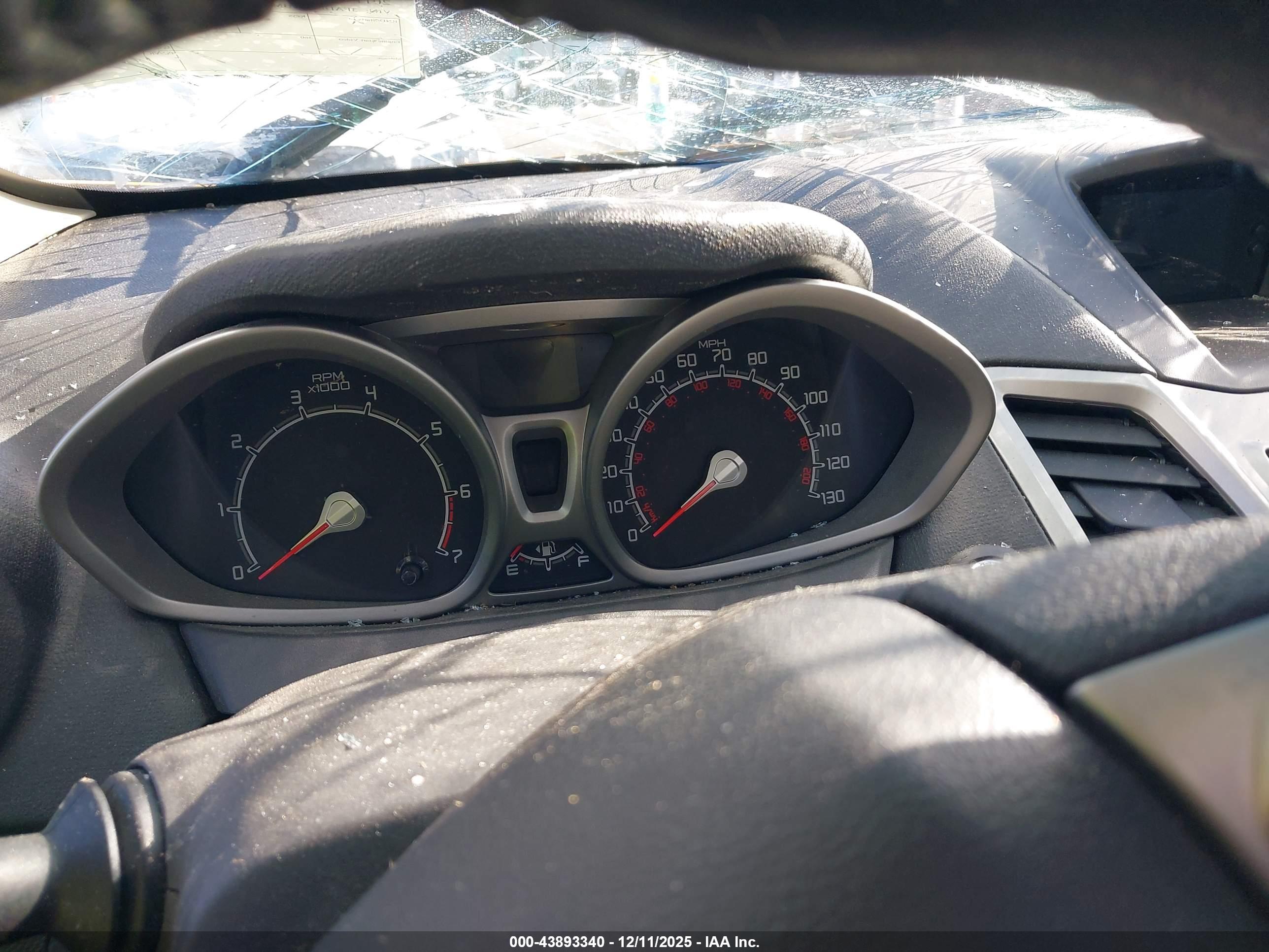 FORD FIESTA image 7