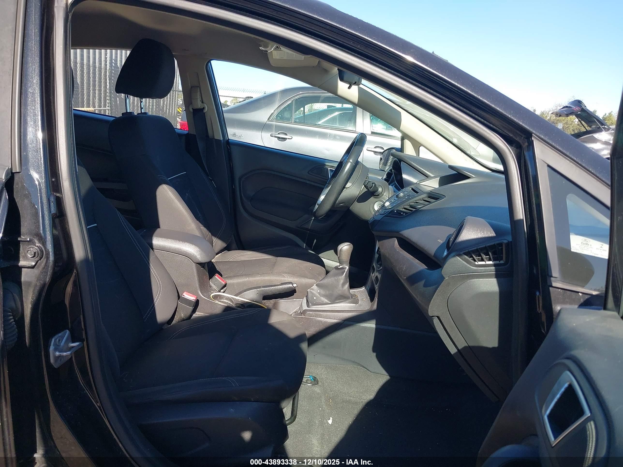 FORD FIESTA image 5