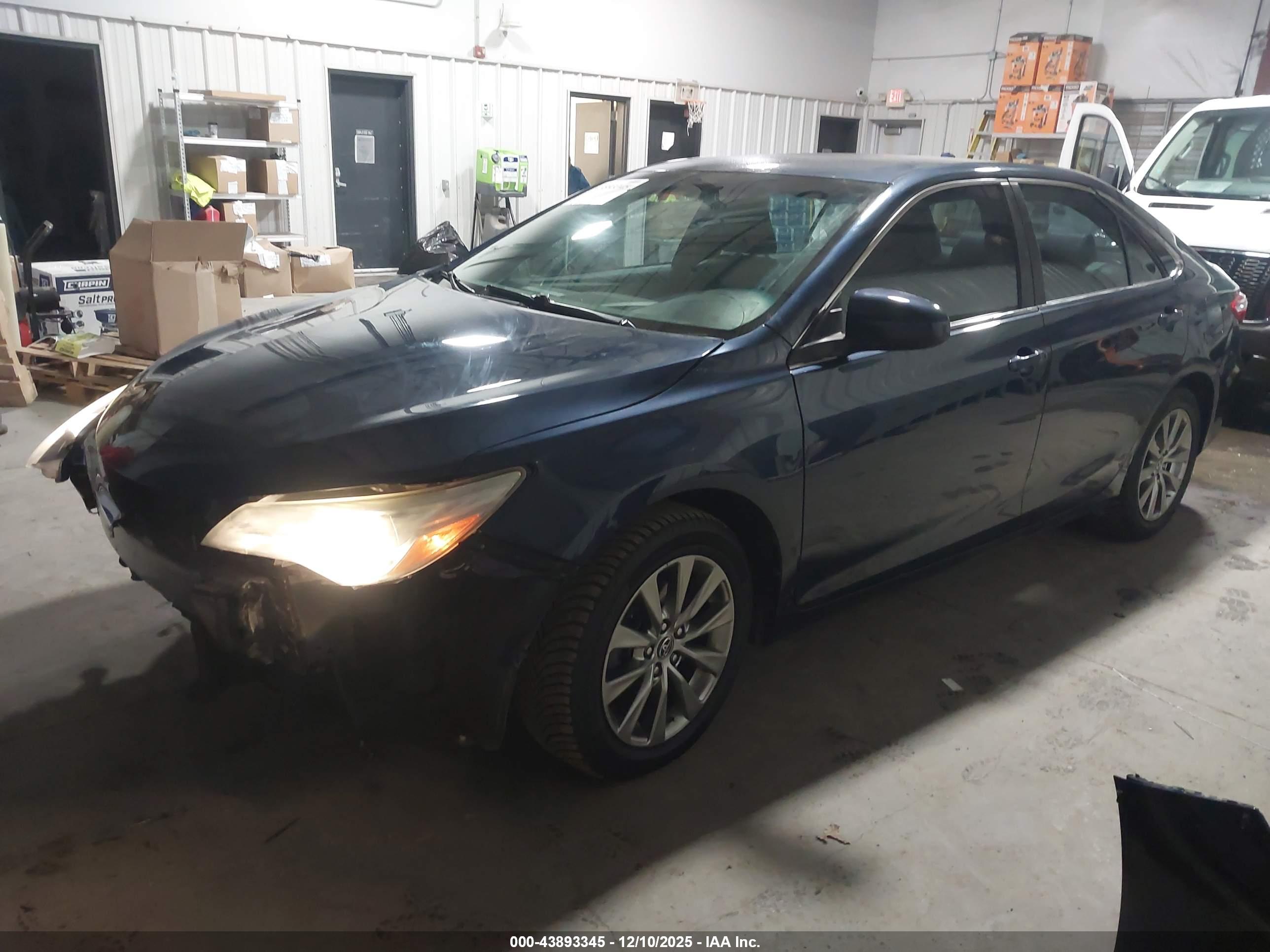 TOYOTA CAMRY image 2