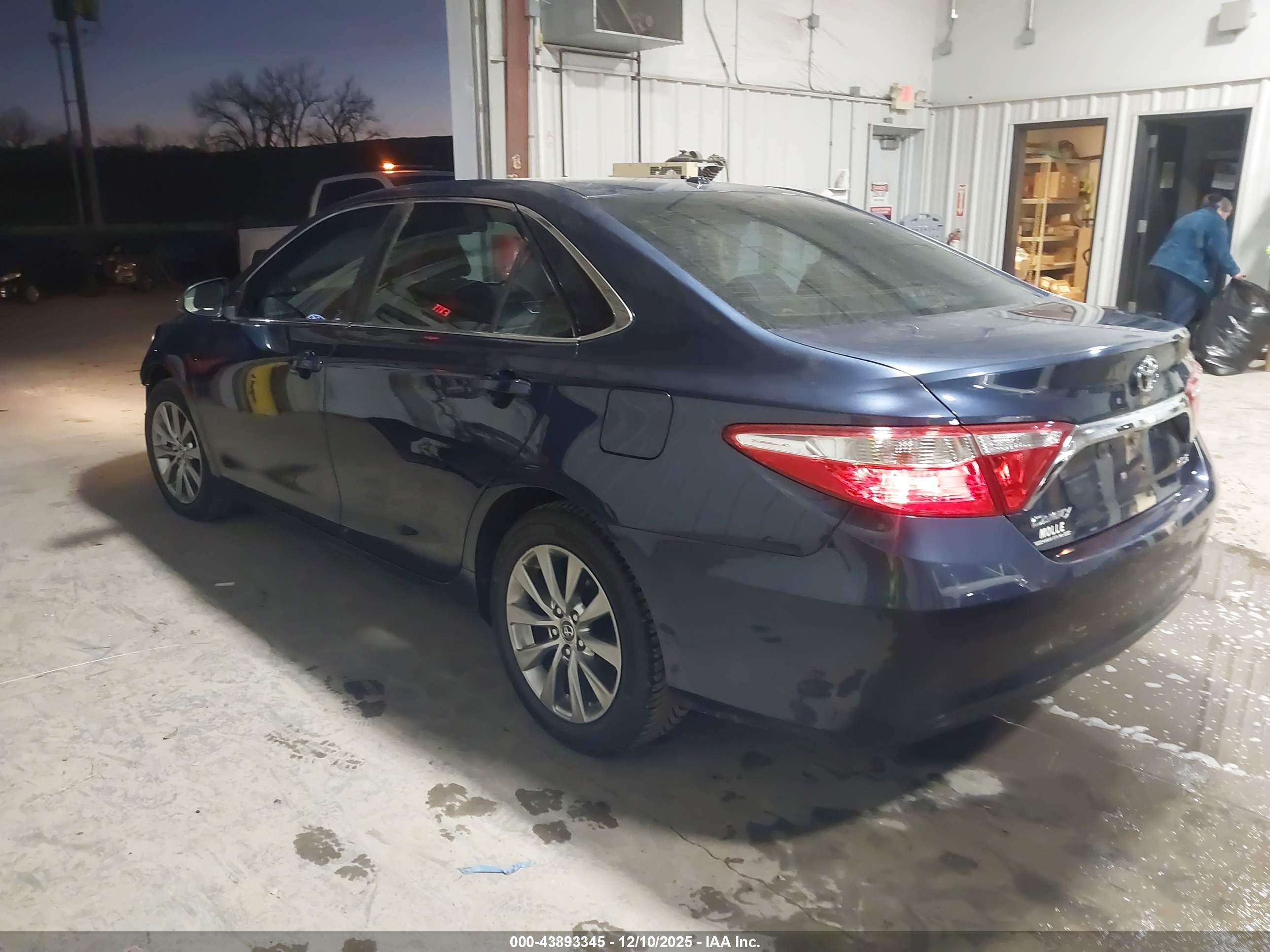 TOYOTA CAMRY image 3