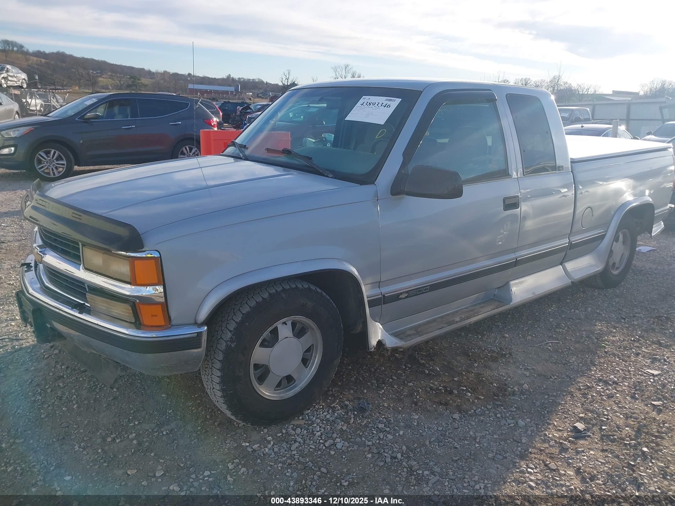 CHEVROLET GMT-400 image 2