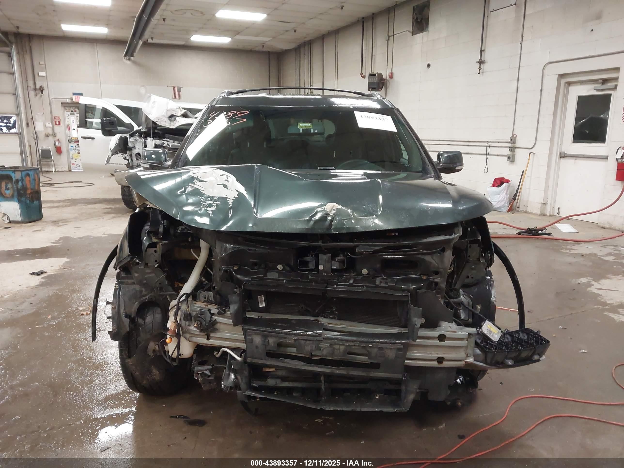 FORD EXPLORER image 6