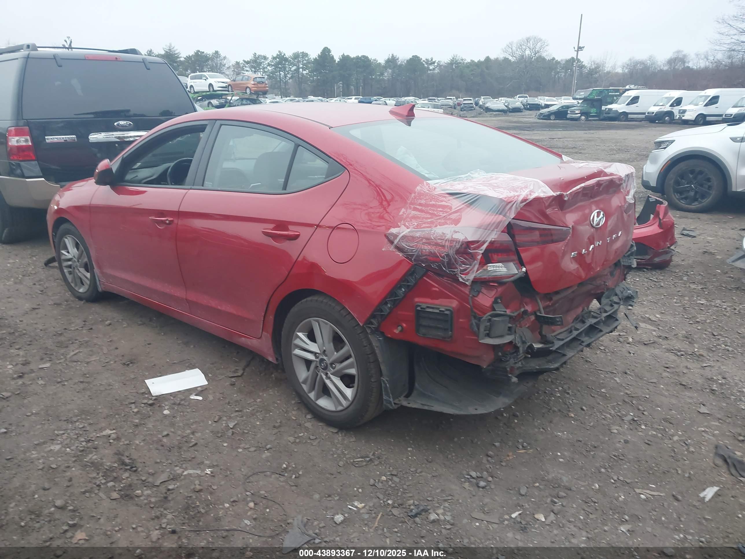 HYUNDAI ELANTRA image 3