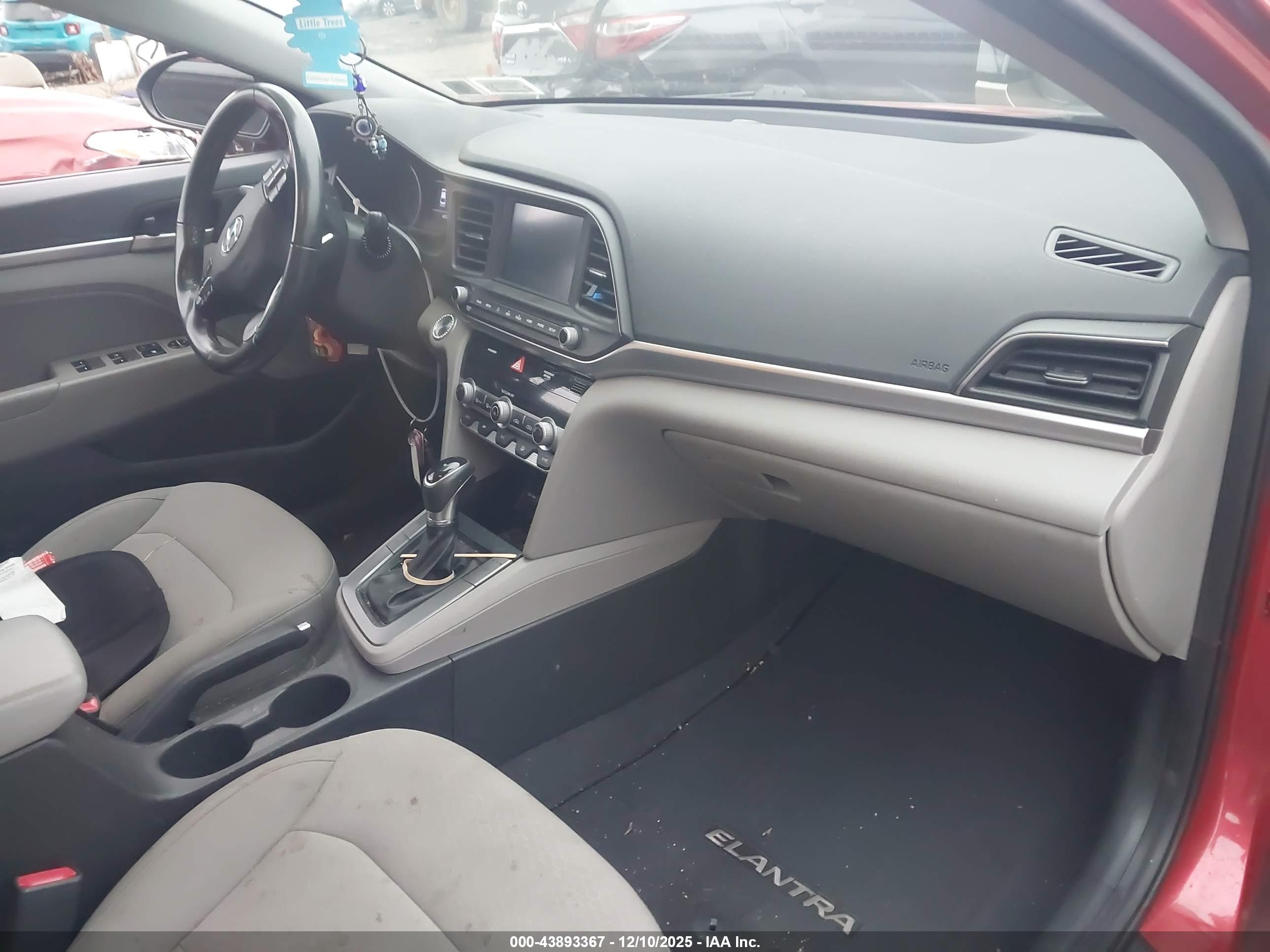 HYUNDAI ELANTRA image 5